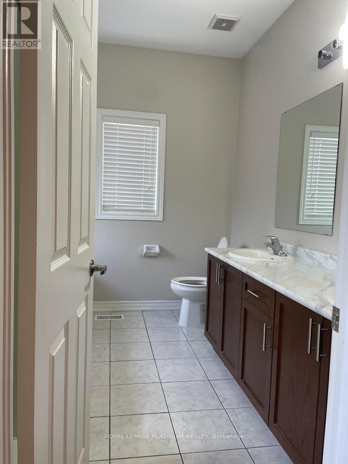 13 Vezna Crescent, Brampton, Ontario  L6X 5K4 - Photo 7 - W12171577