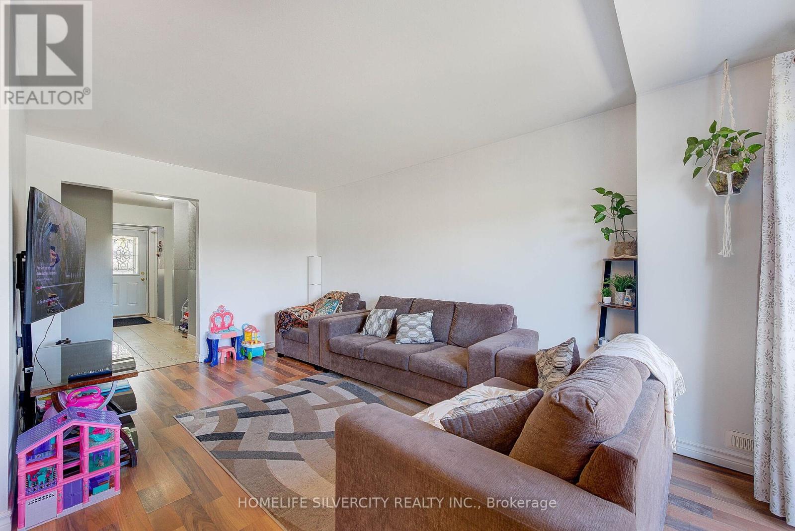 183 Deveron Crescent, London South, Ontario  N5Z 4J7 - Photo 5 - X12163262