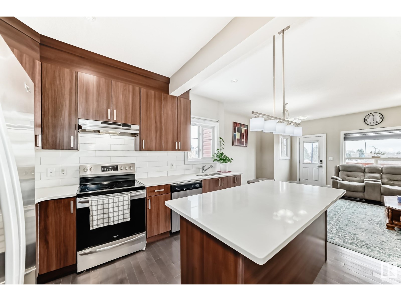Property at 4911 45 ST image 1