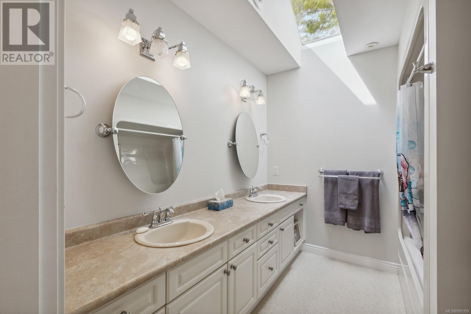 Property at 875 Deal St image 5