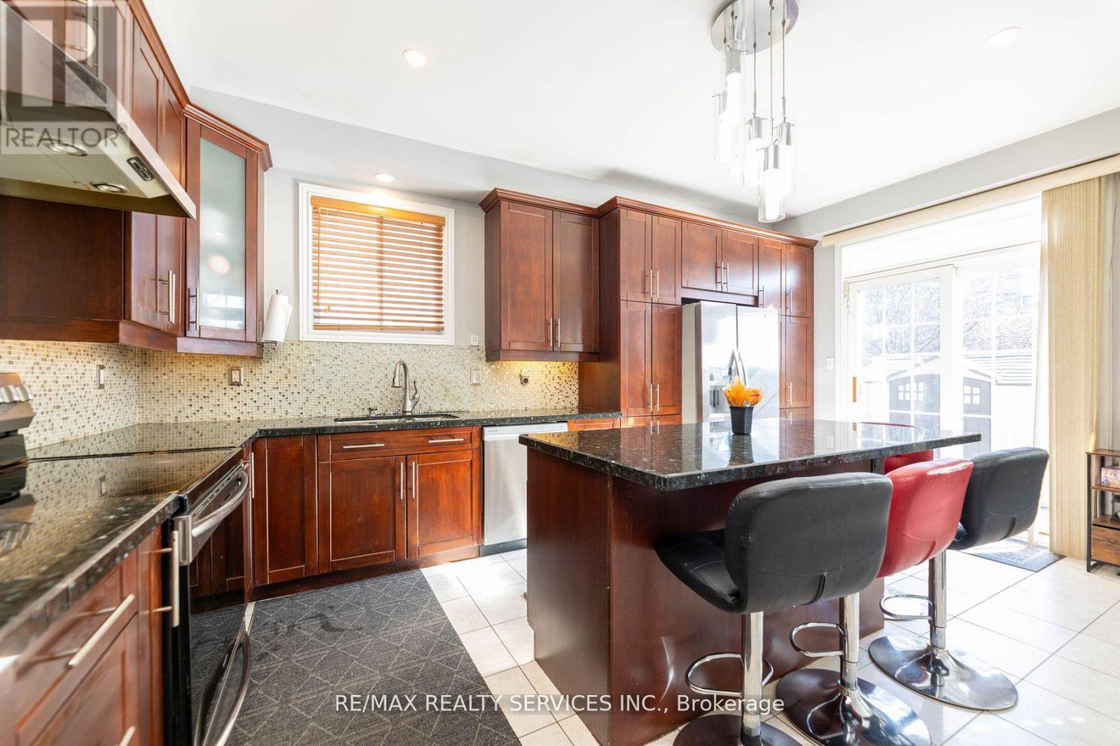 29 Ness Road, Brampton, Ontario  L6Y 5N9 - Photo 8 - W12171622