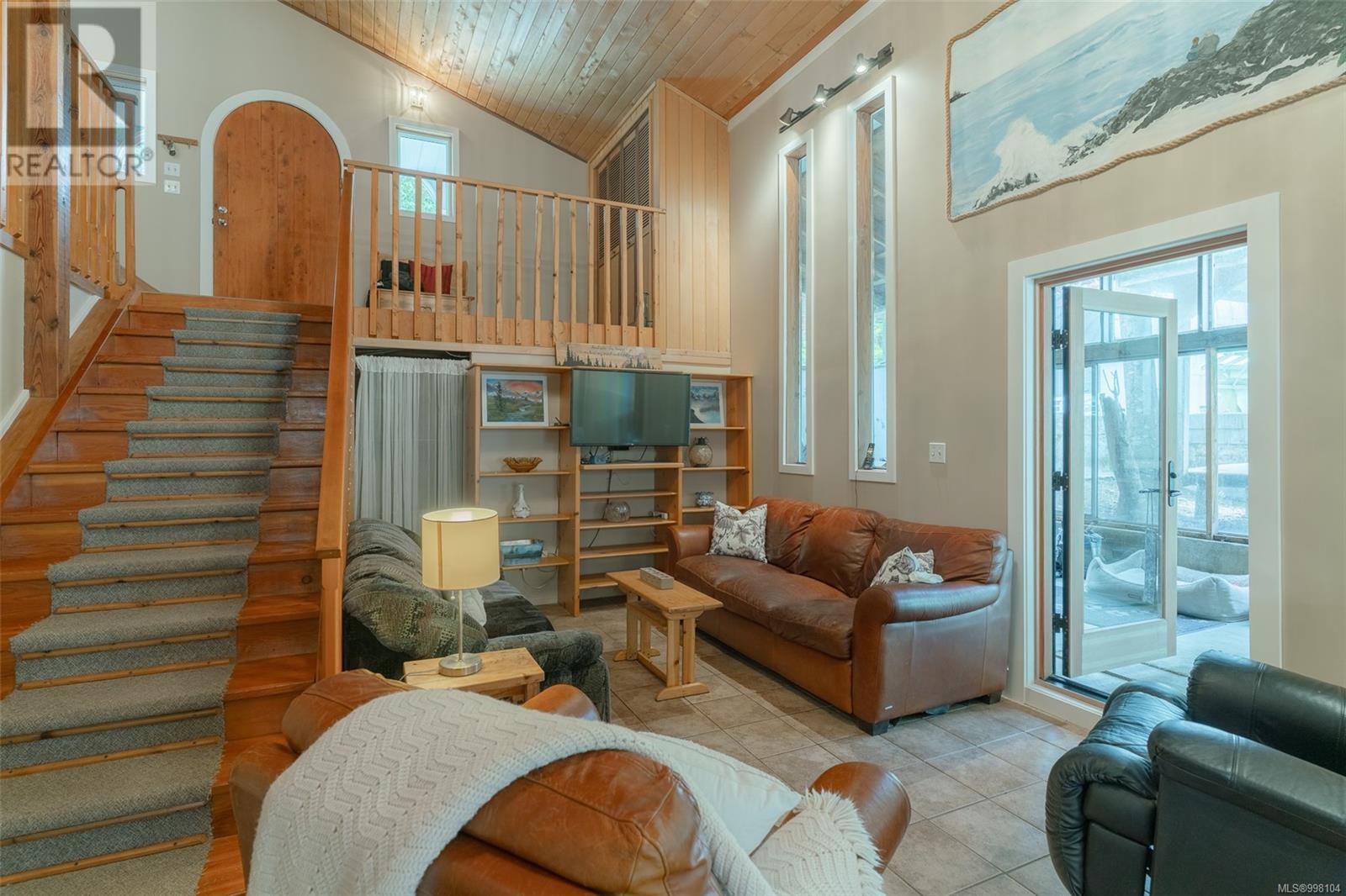 Property at 5050 Sharon Dr image 3