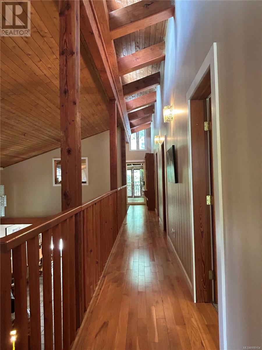 Property at 5050 Sharon Dr image 5