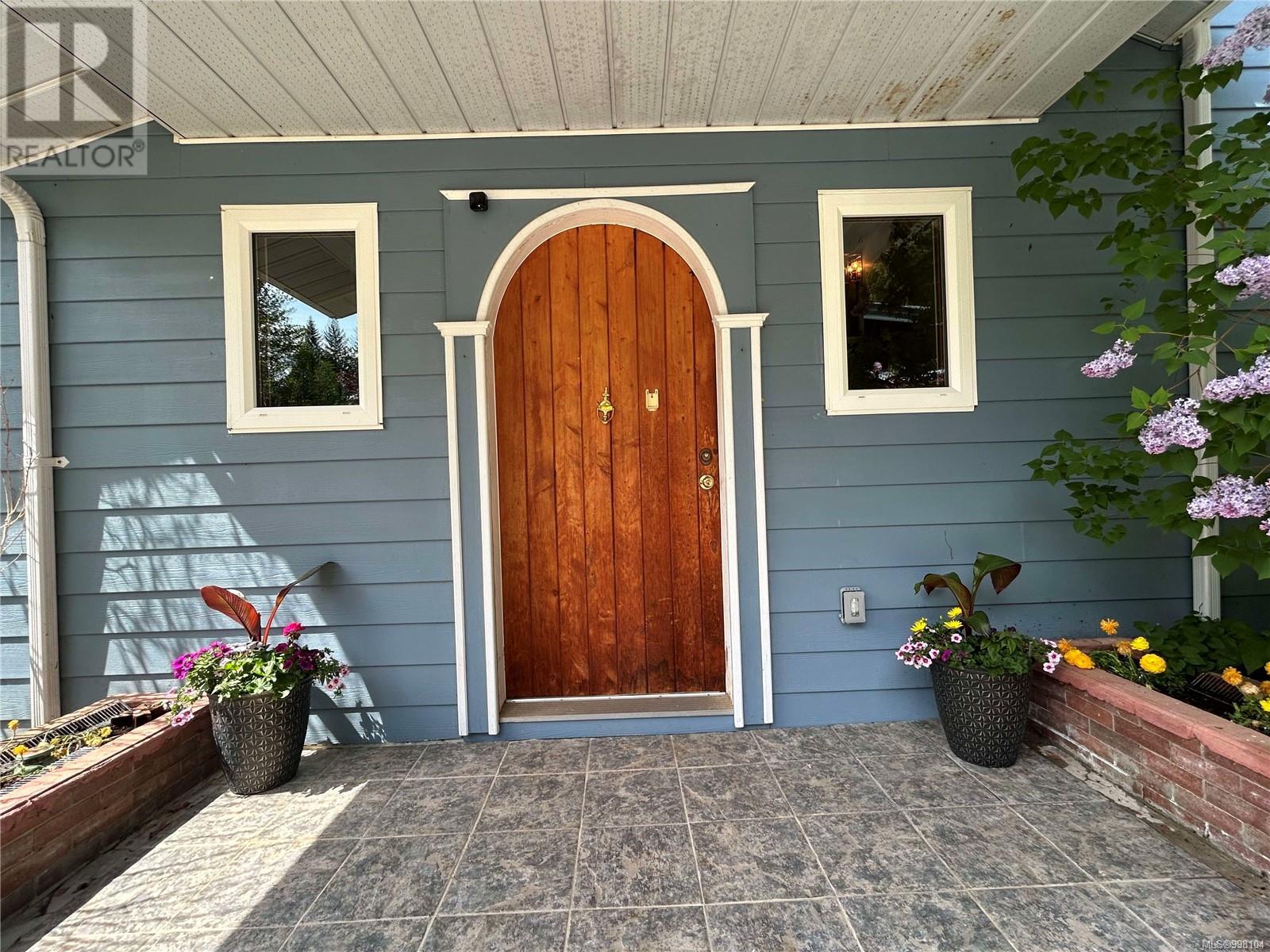 Property at 5050 Sharon Dr image 2