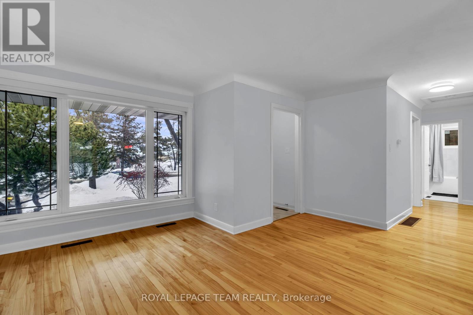 638 Coronation Avenue, Ottawa, Ontario  K1G 0M5 - Photo 7 - X12171657