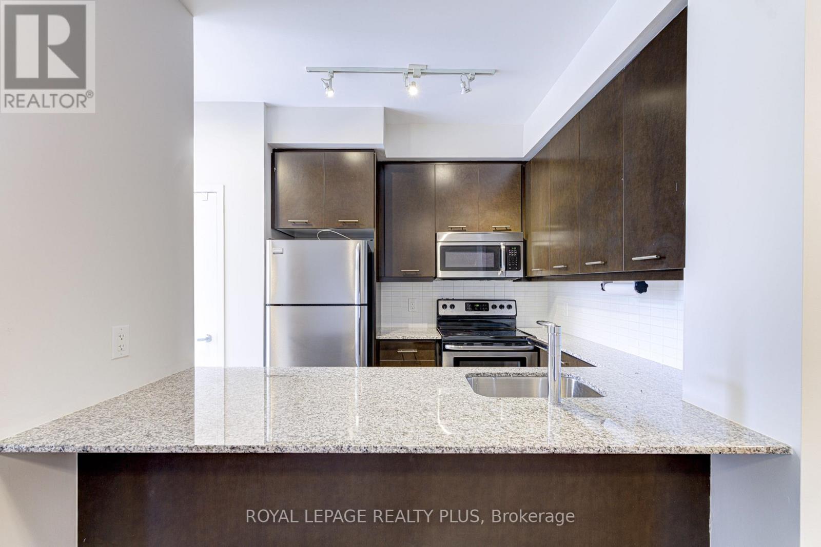 Th 1 - 370 Square One Drive, Mississauga, Ontario  L5B 0G6 - Photo 8 - W12171129