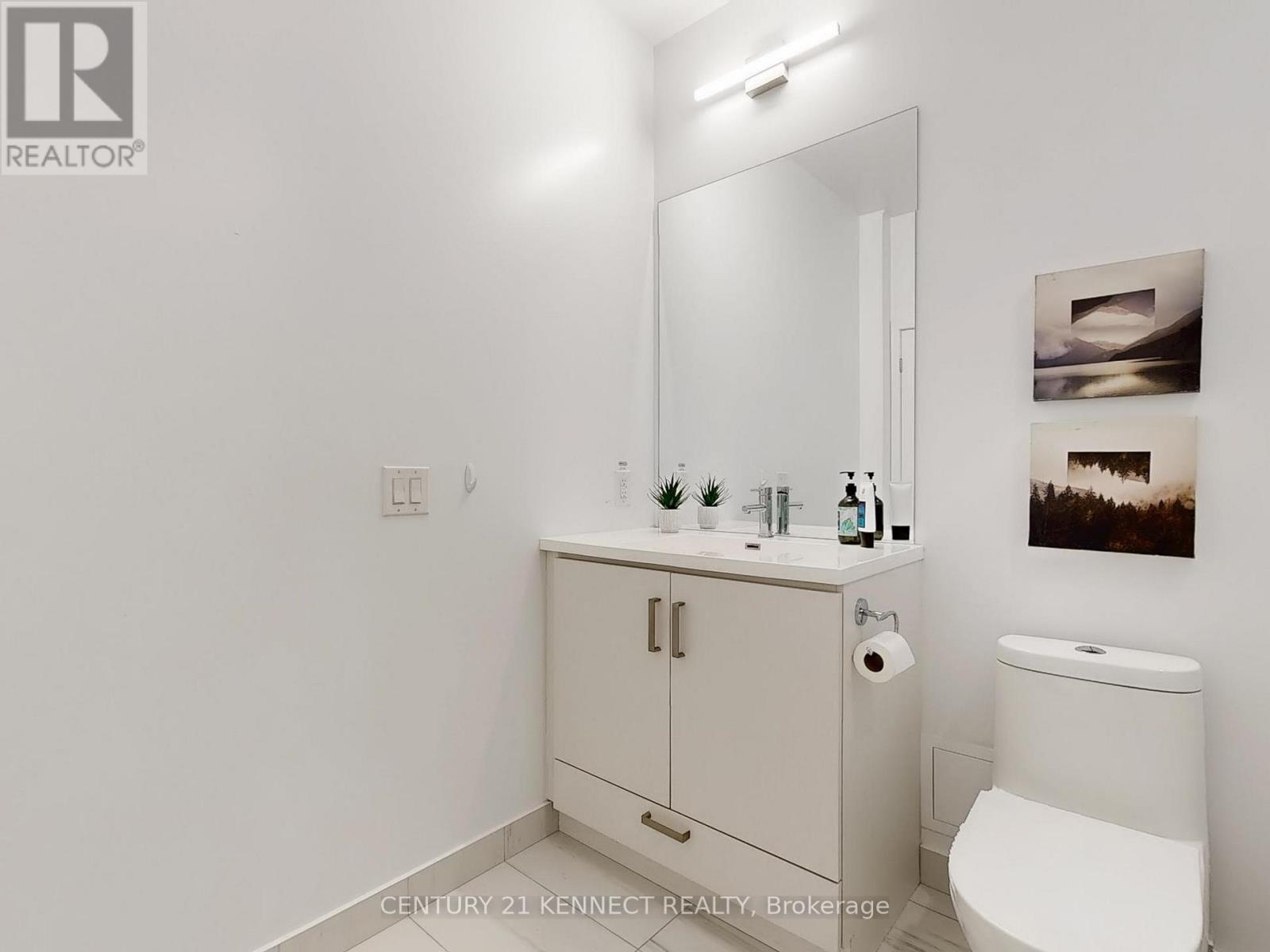 215 - 10 Honeycrisp Crescent, Vaughan, Ontario  L4K 0M7 - Photo 13 - N12171642