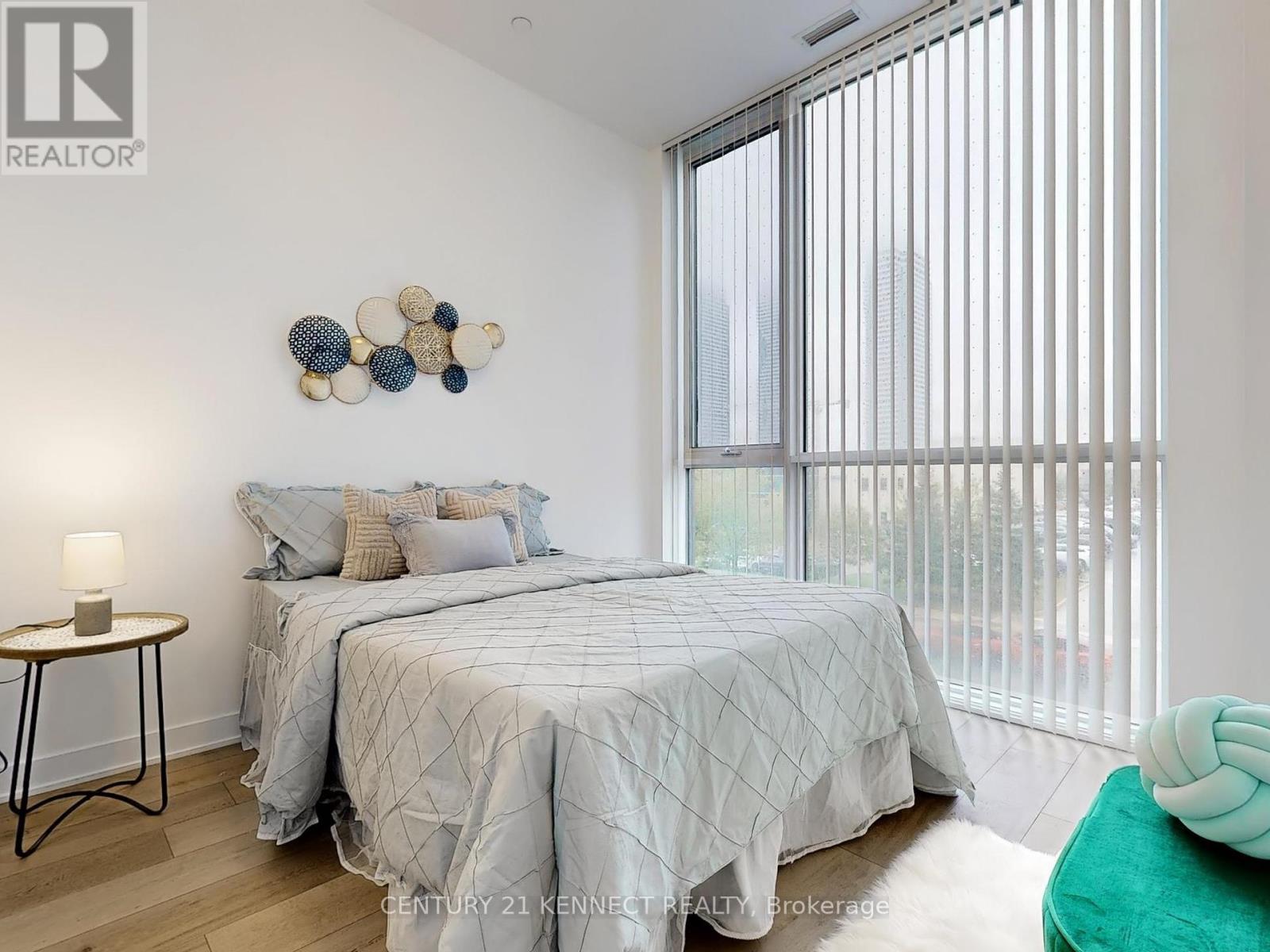 215 - 10 Honeycrisp Crescent, Vaughan, Ontario  L4K 0M7 - Photo 19 - N12171642