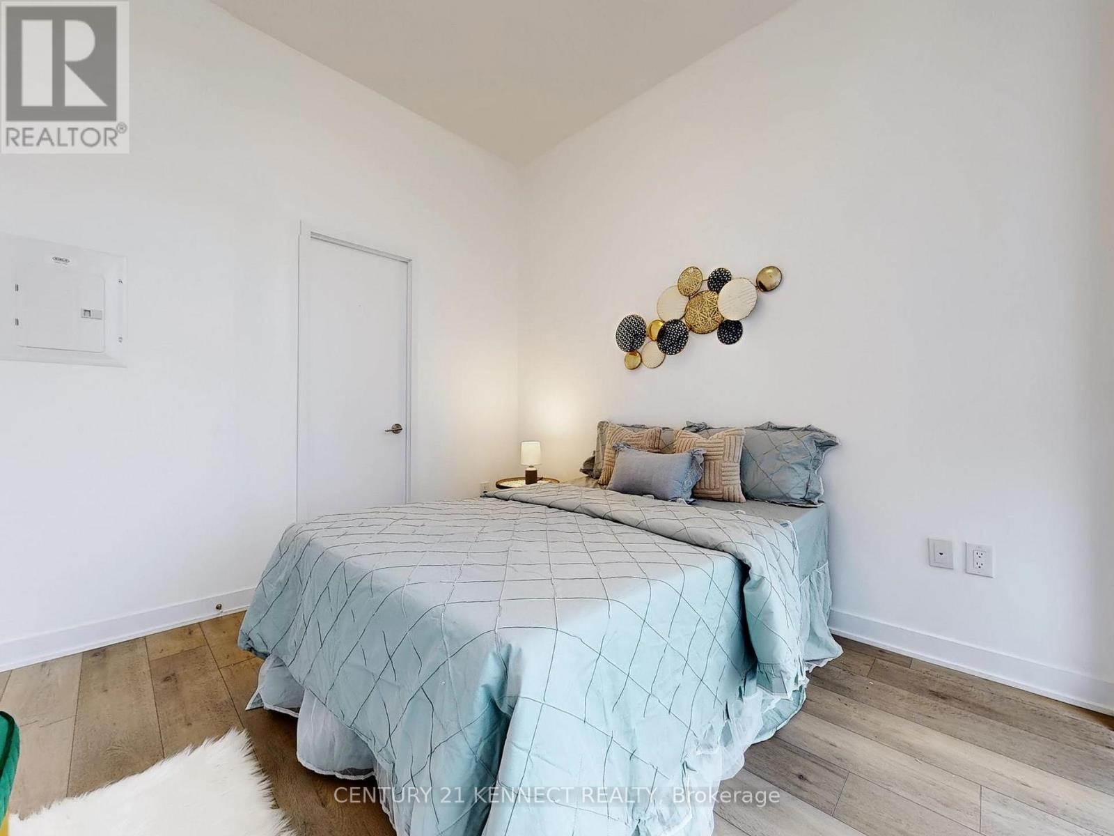 215 - 10 Honeycrisp Crescent, Vaughan, Ontario  L4K 0M7 - Photo 21 - N12171642