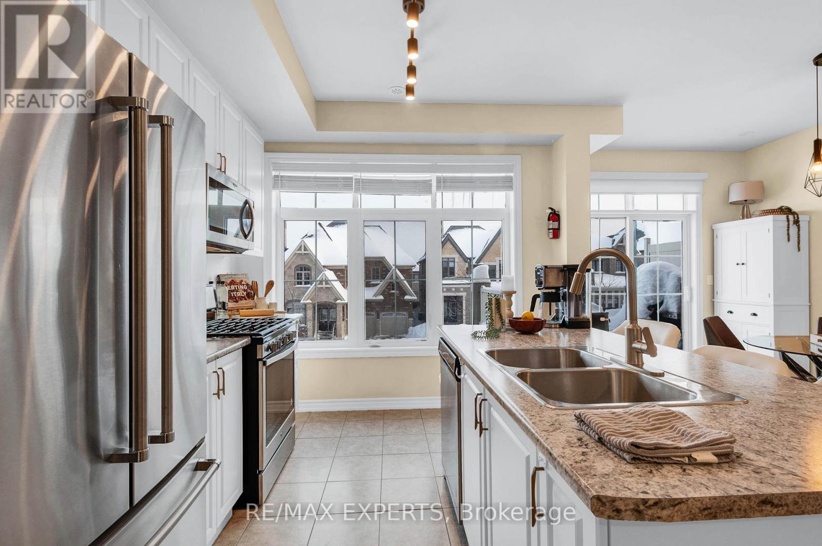 136 Alvin Pegg Drive, East Gwillimbury, Ontario  L9N 0R7 - Photo 10 - N12171654