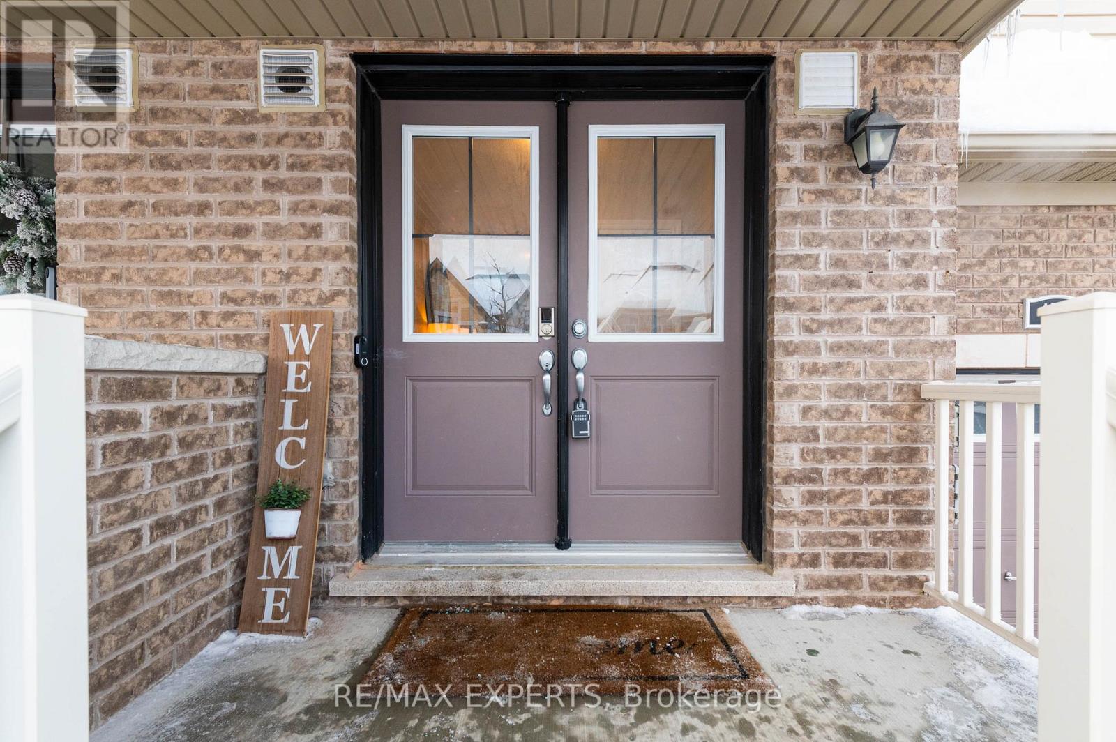 136 Alvin Pegg Drive, East Gwillimbury, Ontario  L9N 0R7 - Photo 2 - N12171654