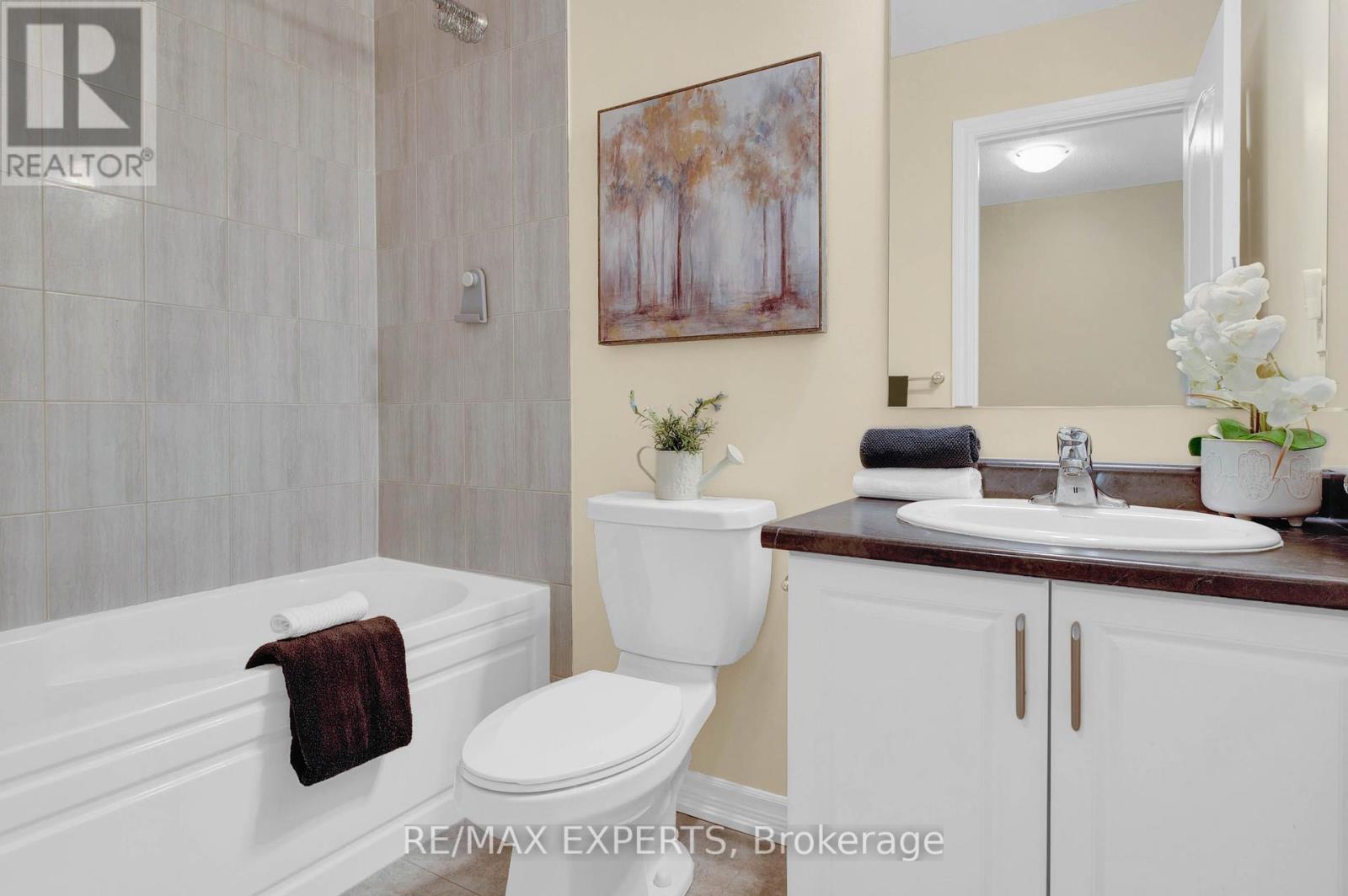 136 Alvin Pegg Drive, East Gwillimbury, Ontario  L9N 0R7 - Photo 21 - N12171654
