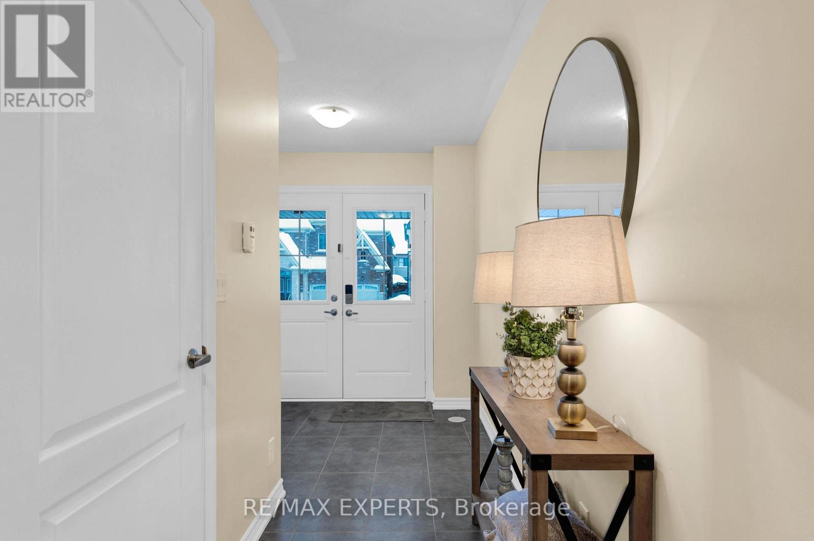 136 Alvin Pegg Drive, East Gwillimbury, Ontario  L9N 0R7 - Photo 4 - N12171654