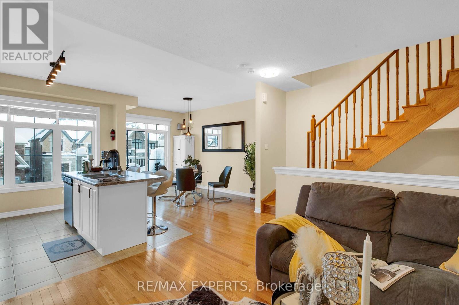 136 Alvin Pegg Drive, East Gwillimbury, Ontario  L9N 0R7 - Photo 7 - N12171654