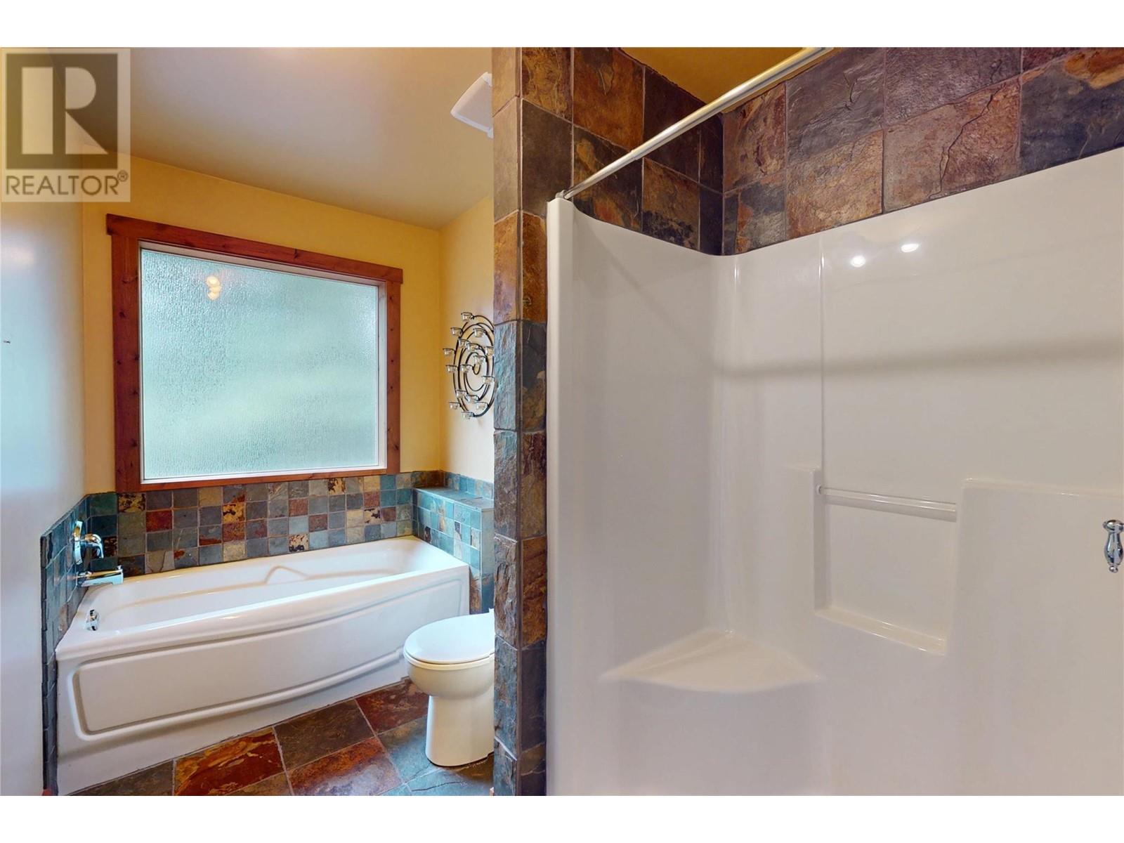 10600 Columbia Way, Vernon, British Columbia  V1H 2B4 - Photo 29 - 10347739