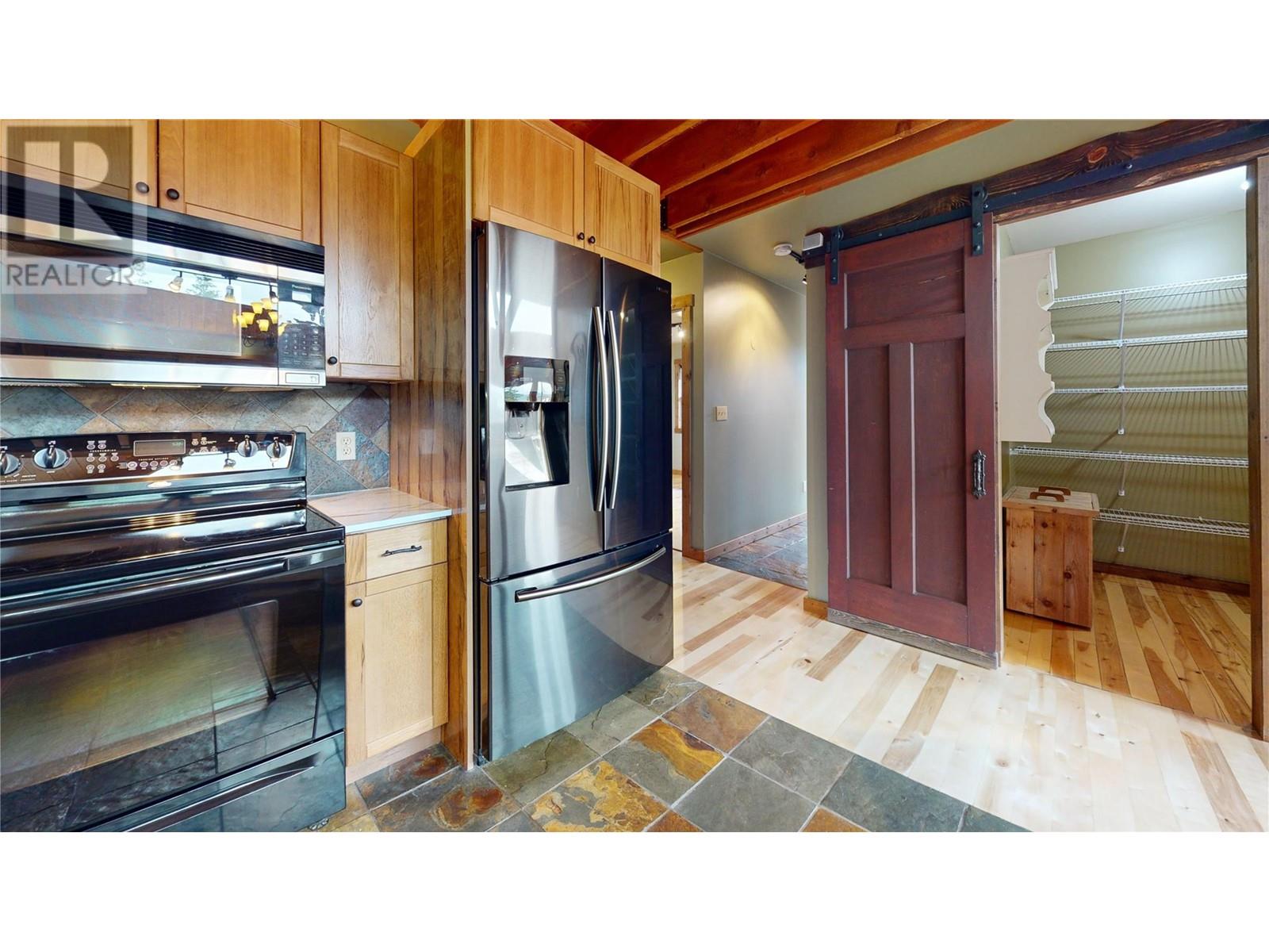 10600 Columbia Way, Vernon, British Columbia  V1H 2B4 - Photo 15 - 10347739