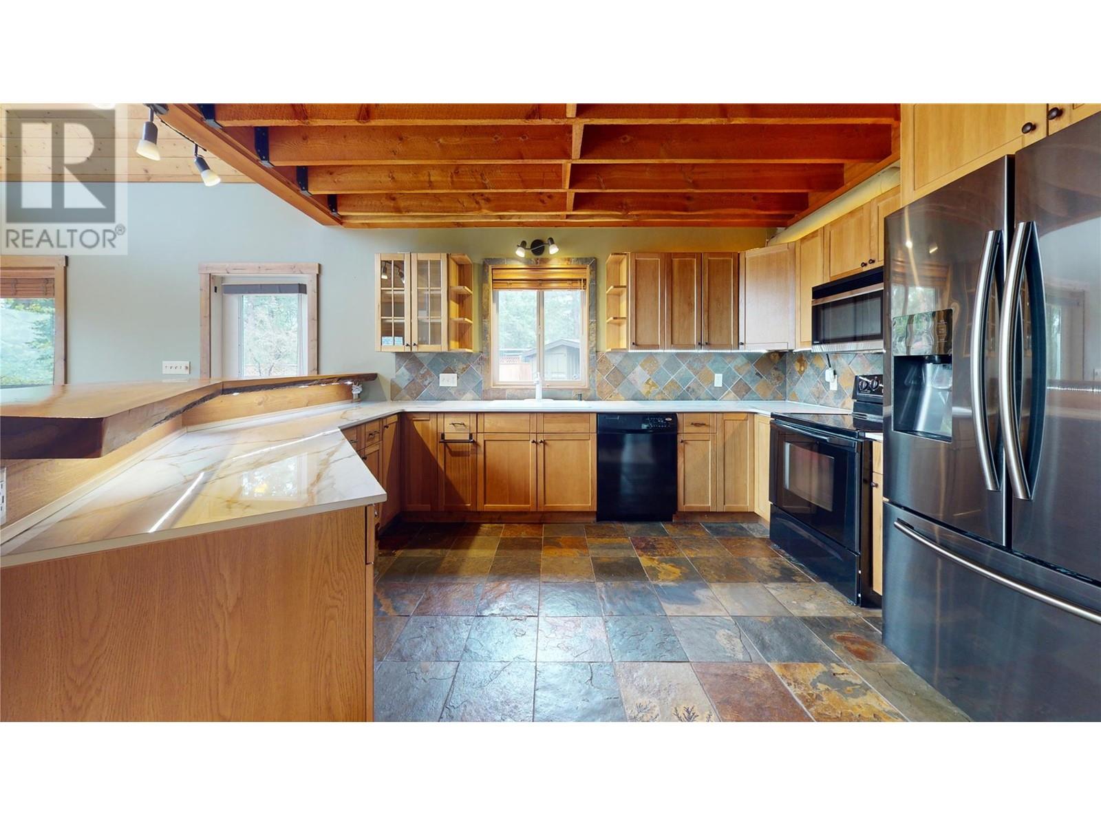 10600 Columbia Way, Vernon, British Columbia  V1H 2B4 - Photo 14 - 10347739
