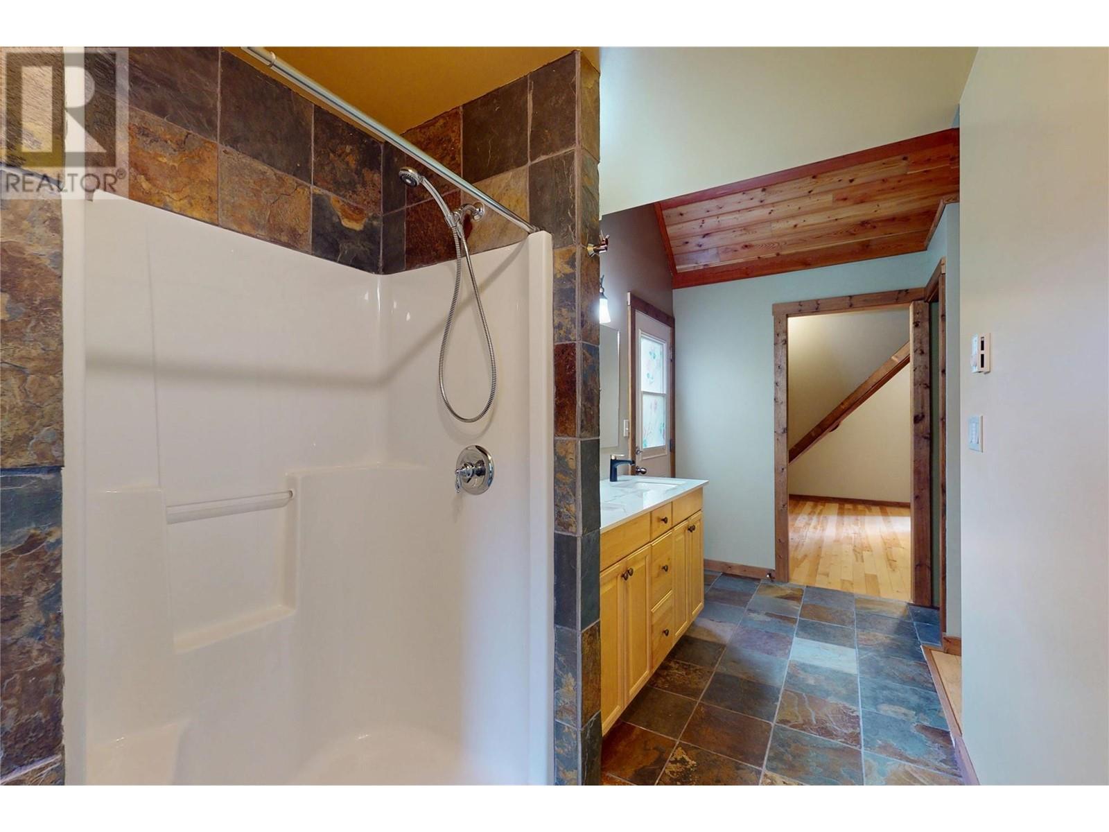 10600 Columbia Way, Vernon, British Columbia  V1H 2B4 - Photo 30 - 10347739