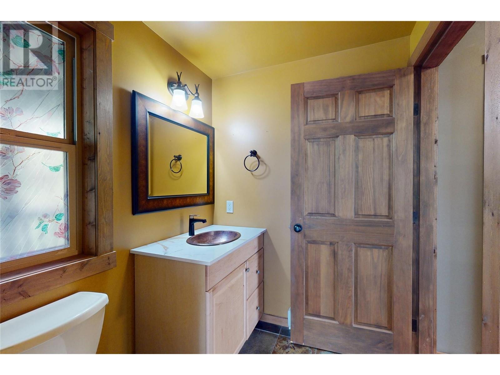 10600 Columbia Way, Vernon, British Columbia  V1H 2B4 - Photo 22 - 10347739