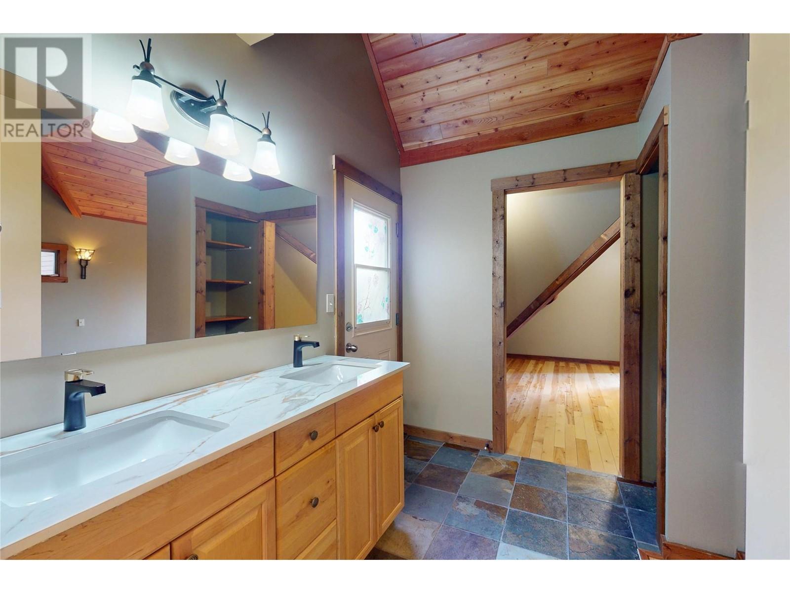 10600 Columbia Way, Vernon, British Columbia  V1H 2B4 - Photo 31 - 10347739