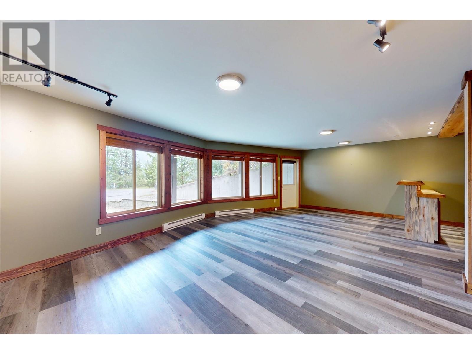 10600 Columbia Way, Vernon, British Columbia  V1H 2B4 - Photo 54 - 10347739