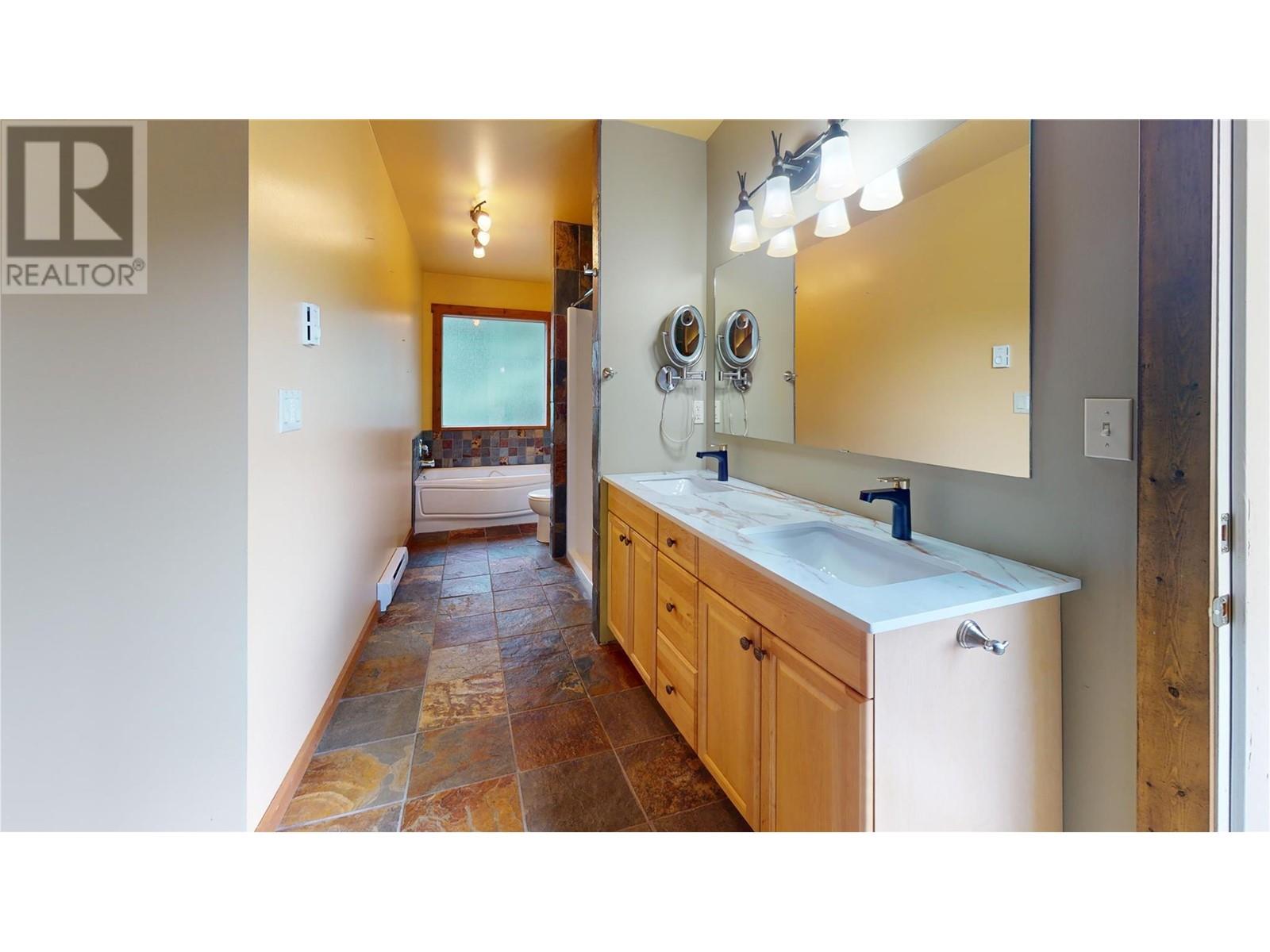 10600 Columbia Way, Vernon, British Columbia  V1H 2B4 - Photo 74 - 10347739
