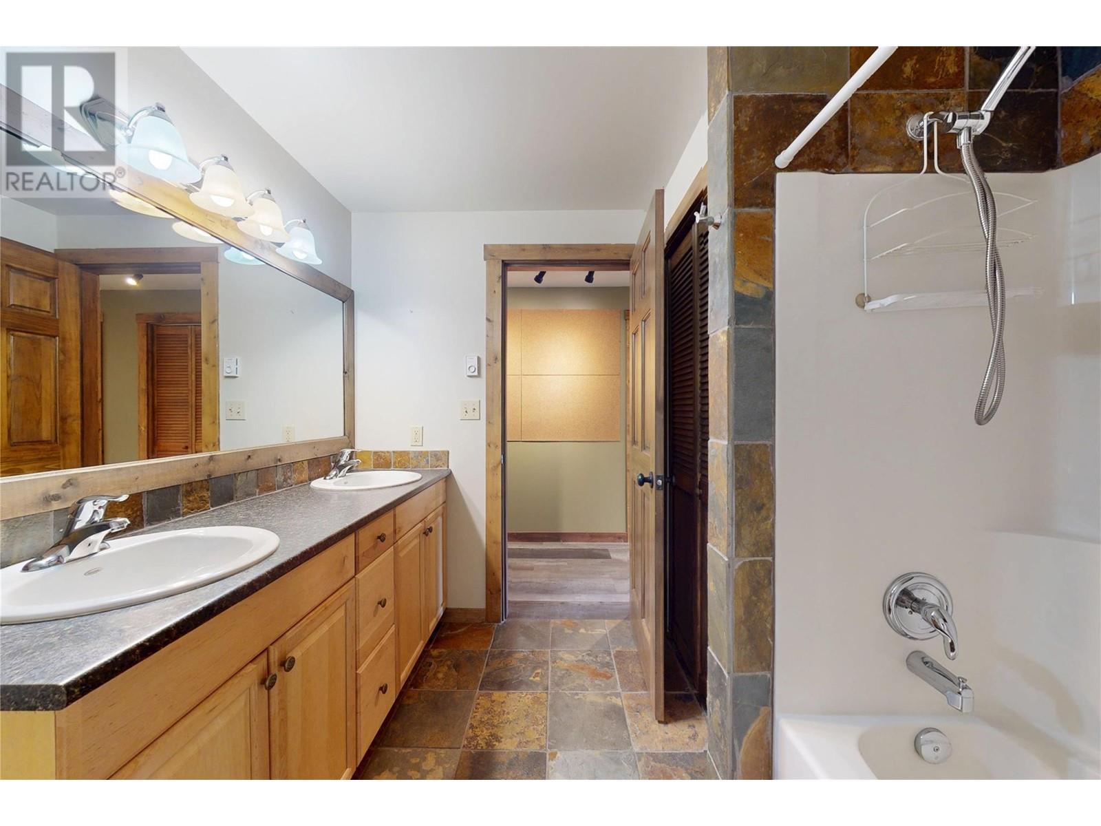 10600 Columbia Way, Vernon, British Columbia  V1H 2B4 - Photo 46 - 10347739
