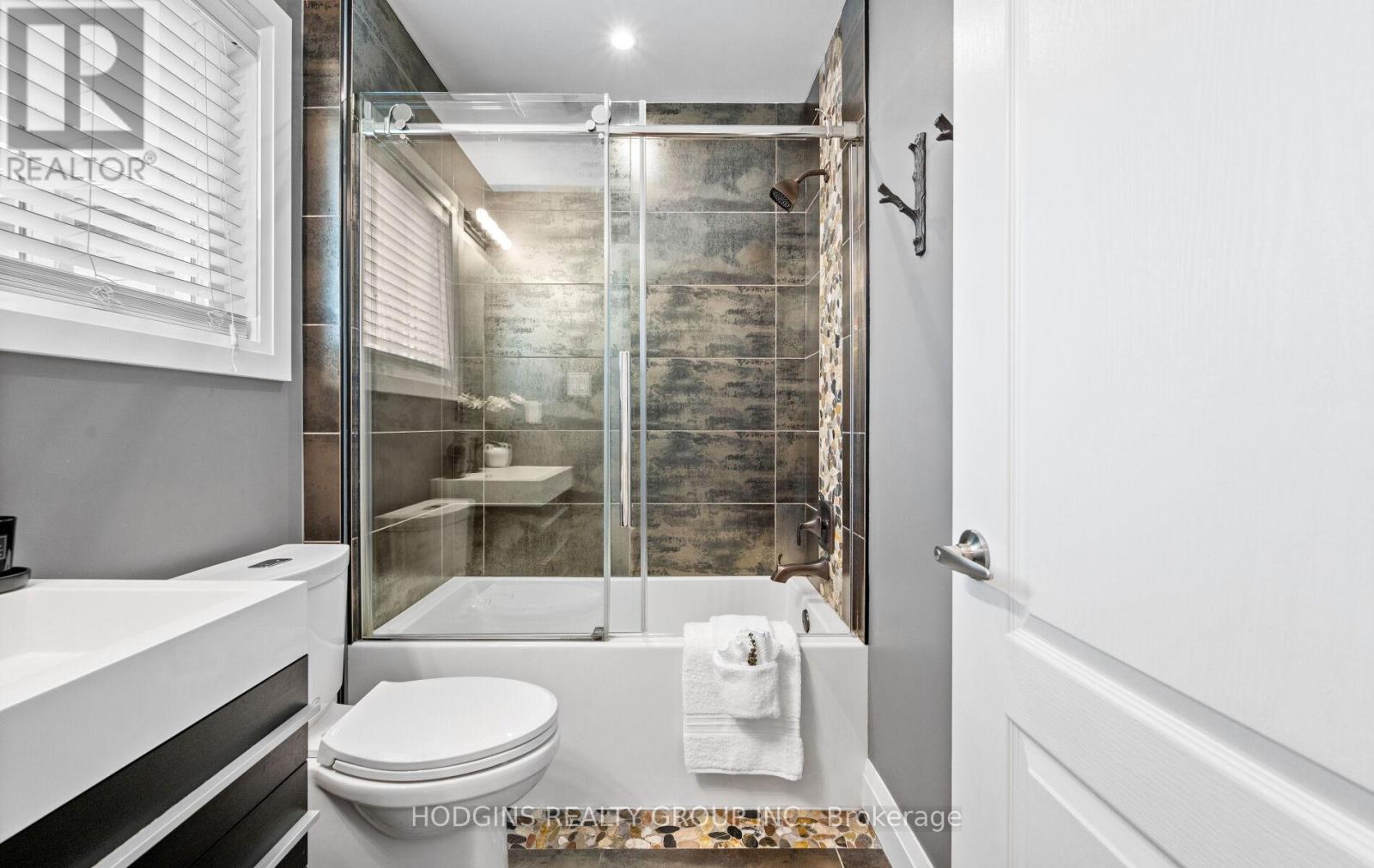 1644 Casablanca Circle, Mississauga, Ontario  L5N 8G2 - Photo 28 - W12168768