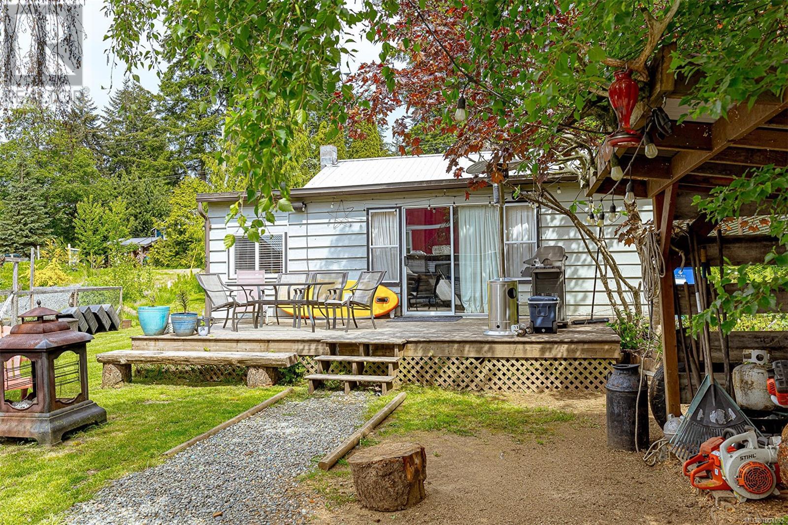 Property at 2720 Gibson Pl image 3