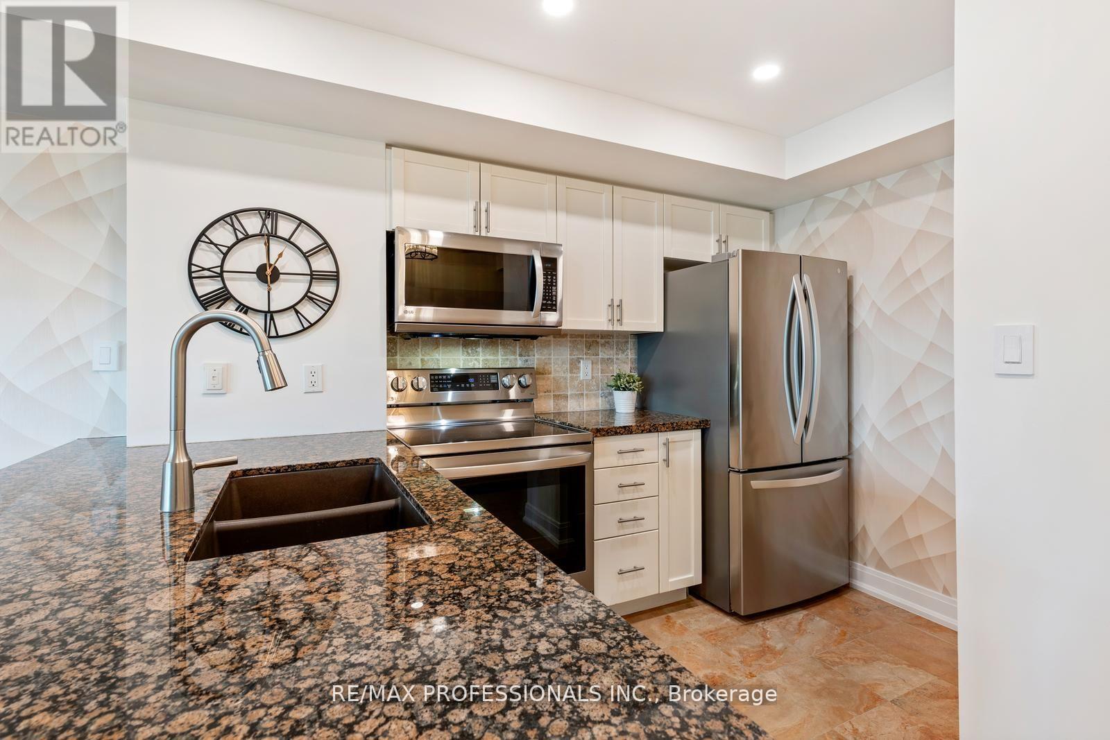 517 - 410 Queens Quay W, Toronto, Ontario  M5V 3T1 - Photo 17 - C12081245