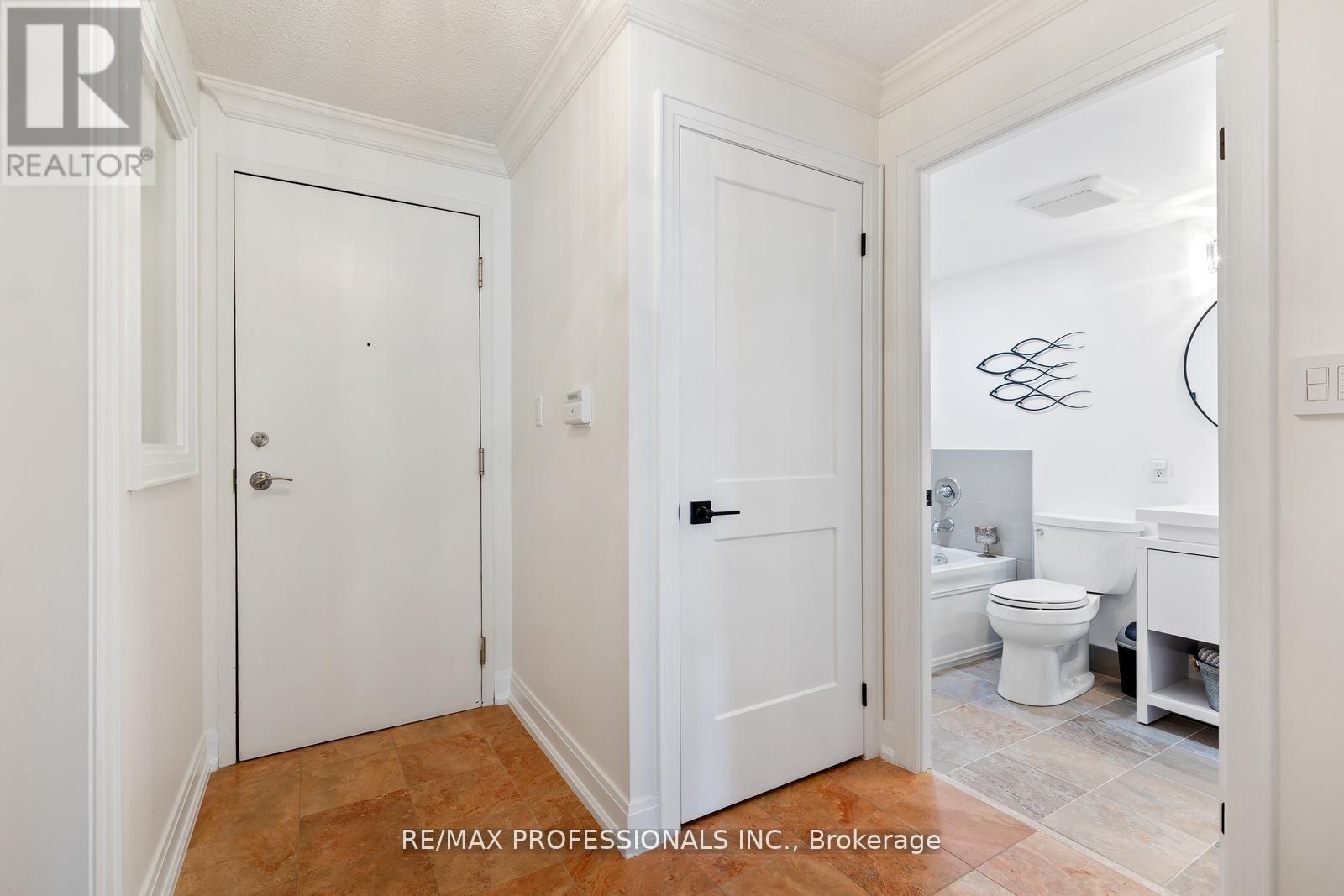 517 - 410 Queens Quay W, Toronto, Ontario  M5V 3T1 - Photo 21 - C12081245