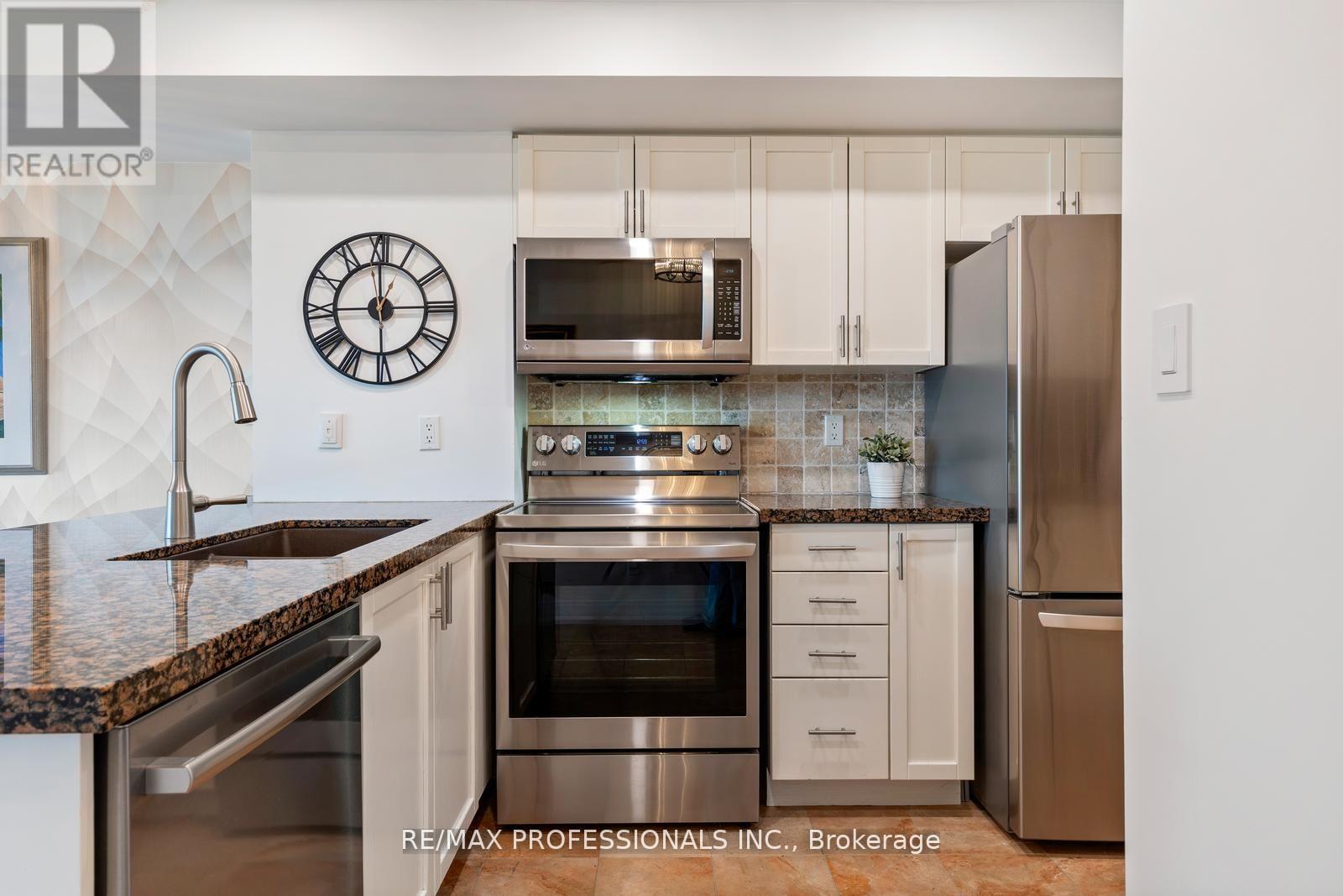 517 - 410 Queens Quay W, Toronto, Ontario  M5V 3T1 - Photo 16 - C12081245