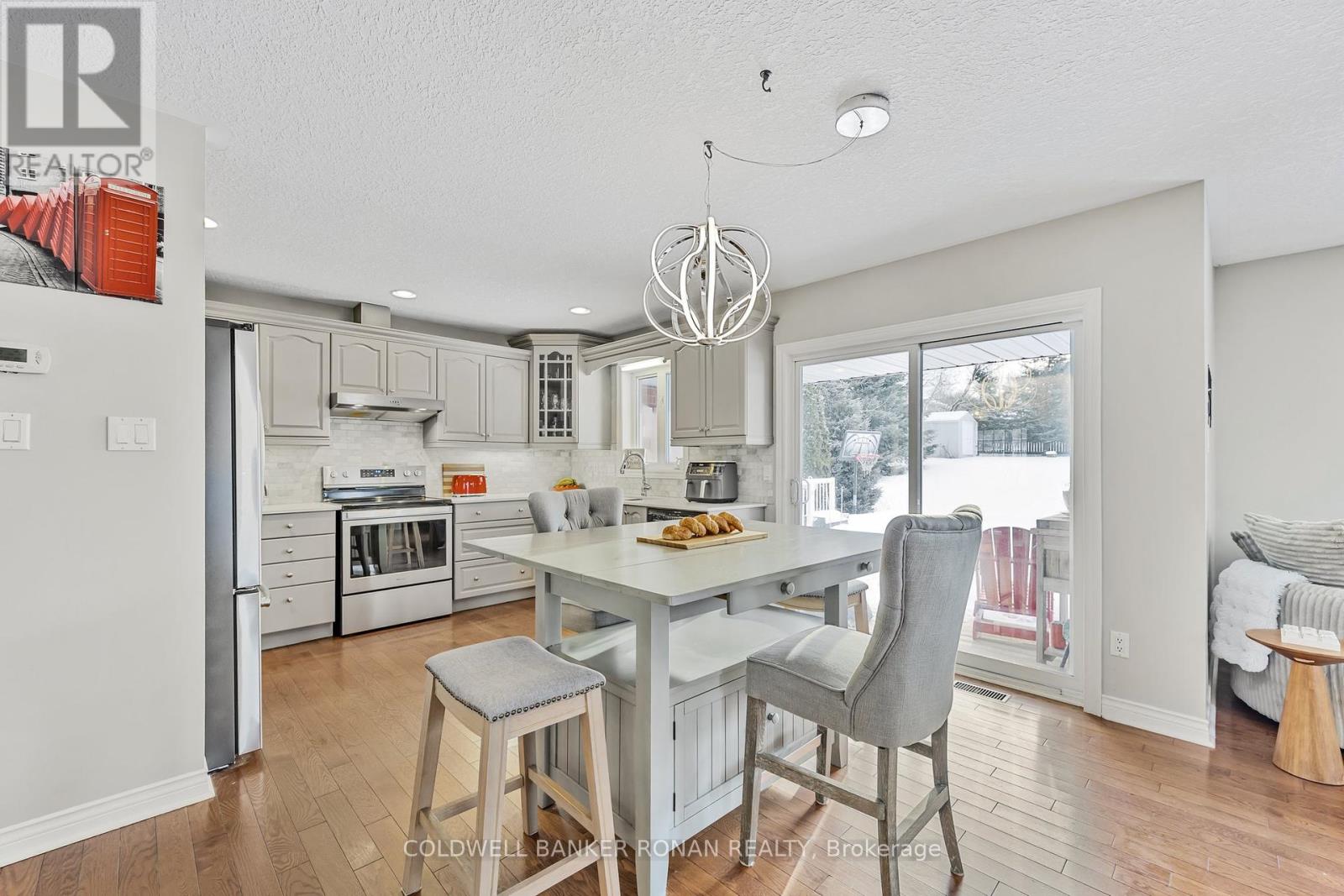 28 Dekker Street, Adjala-Tosorontio, Ontario  L0M 1J0 - Photo 7 - N12171684
