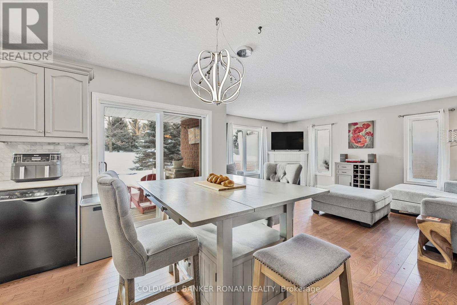 28 Dekker Street, Adjala-Tosorontio, Ontario  L0M 1J0 - Photo 9 - N12171684