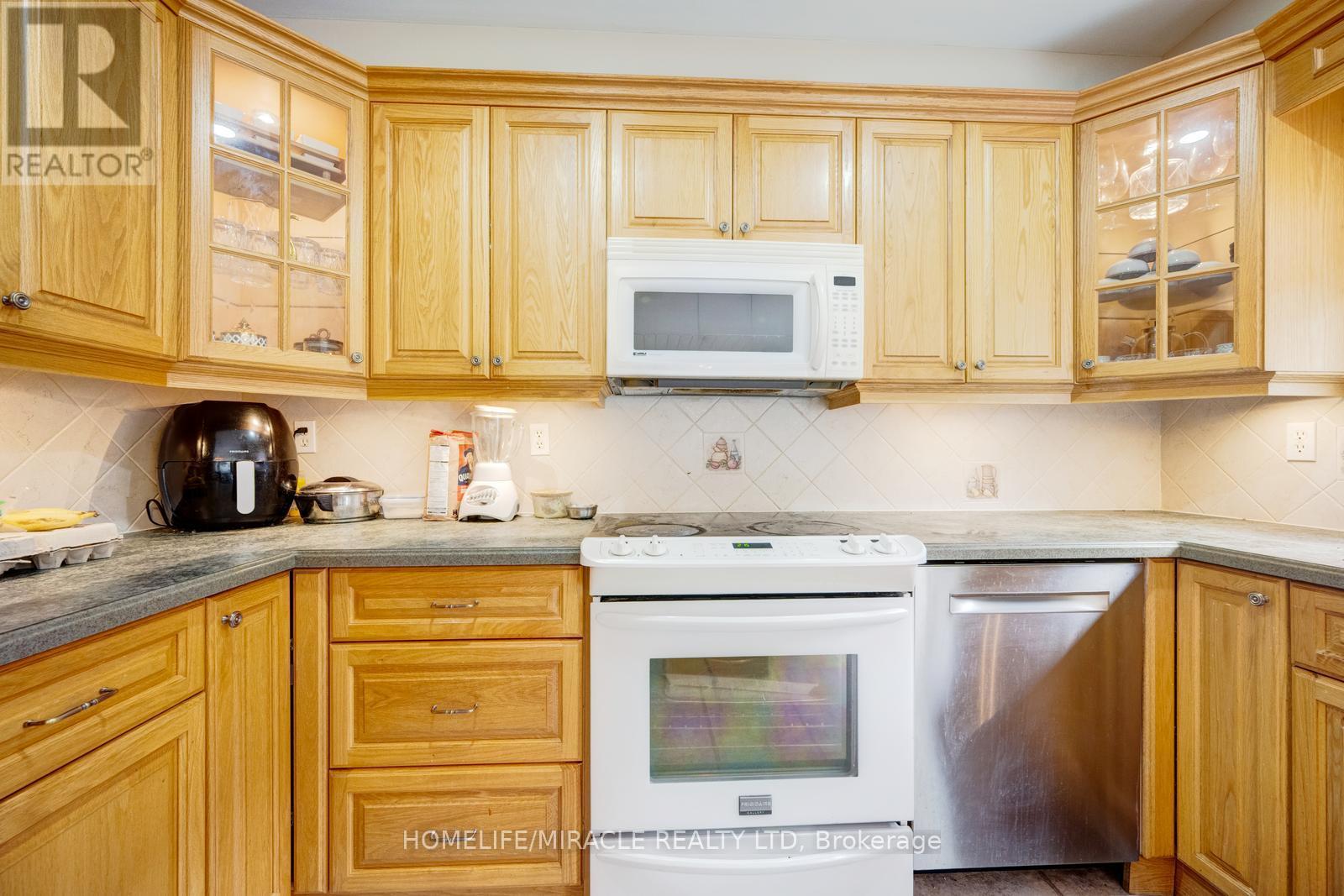 309 Conestoga Drive, Brampton, Ontario  L6Z 2T4 - Photo 15 - W12171663