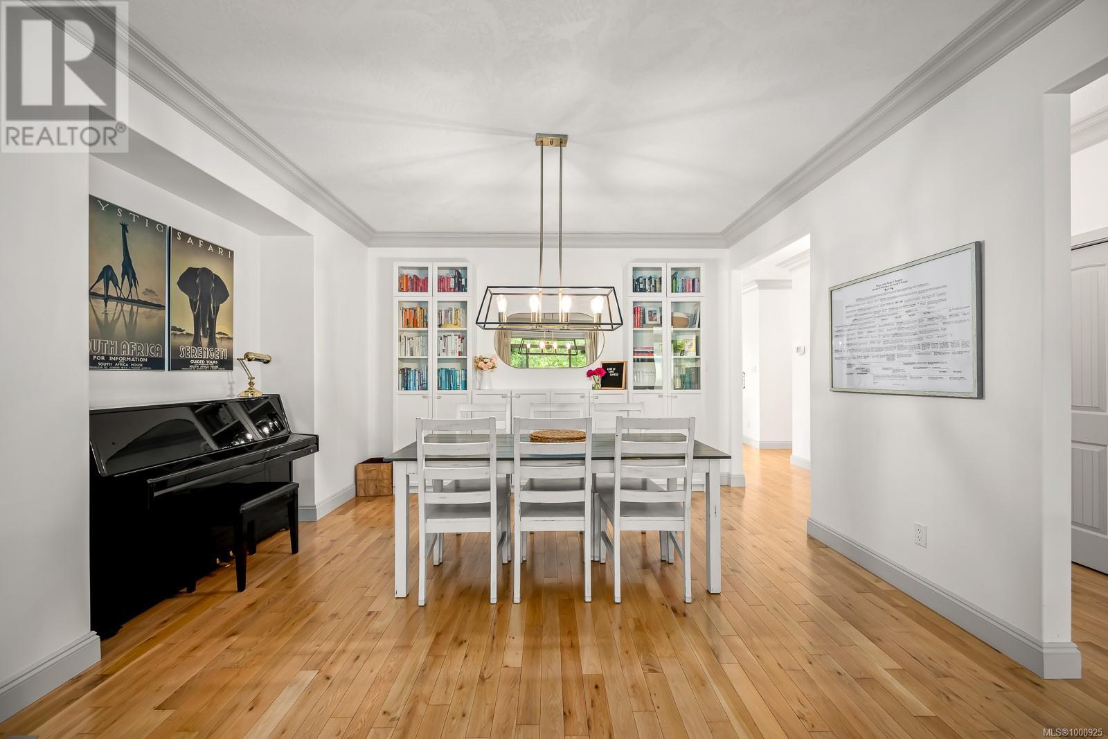 Property at 2404 Tutor Dr image 4