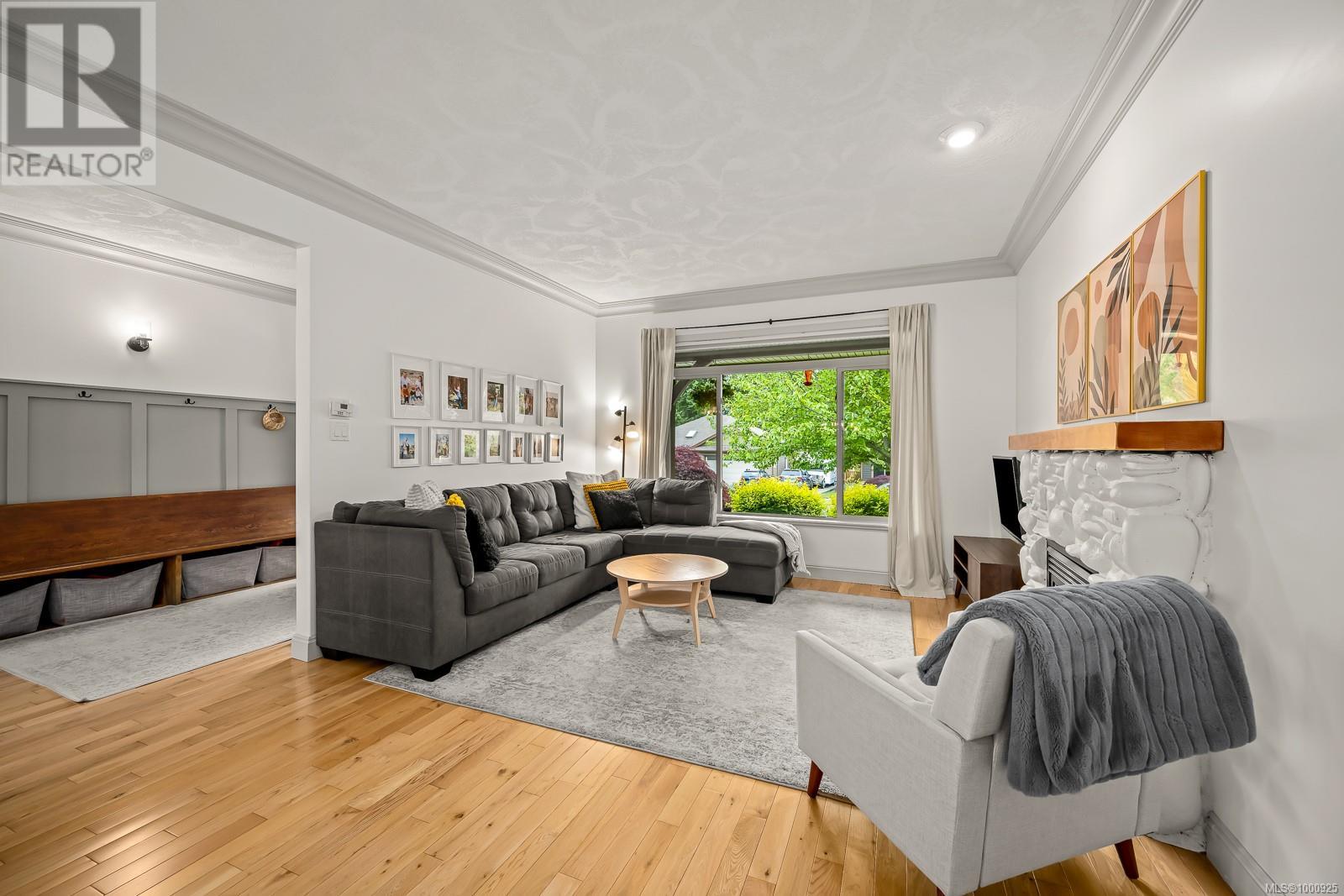 Property at 2404 Tutor Dr image 3