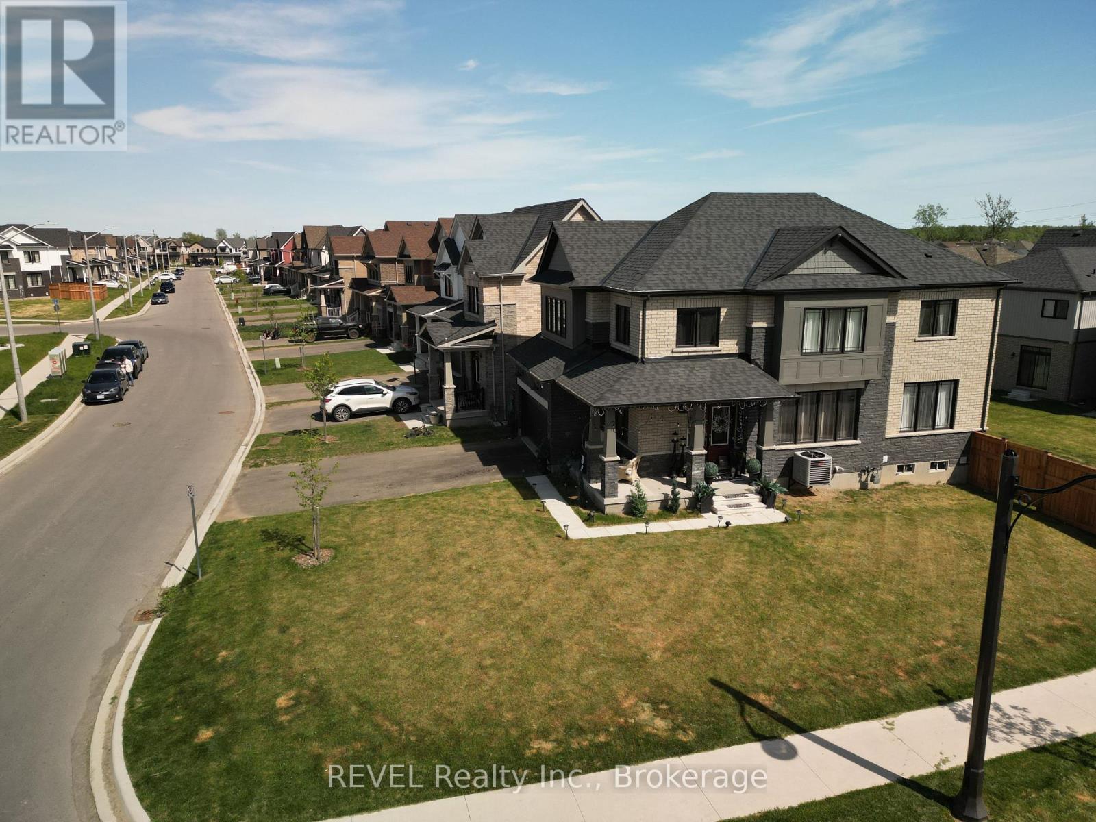 167 Stern Drive, Welland, Ontario  L3B 0M2 - Photo 2 - X12171721