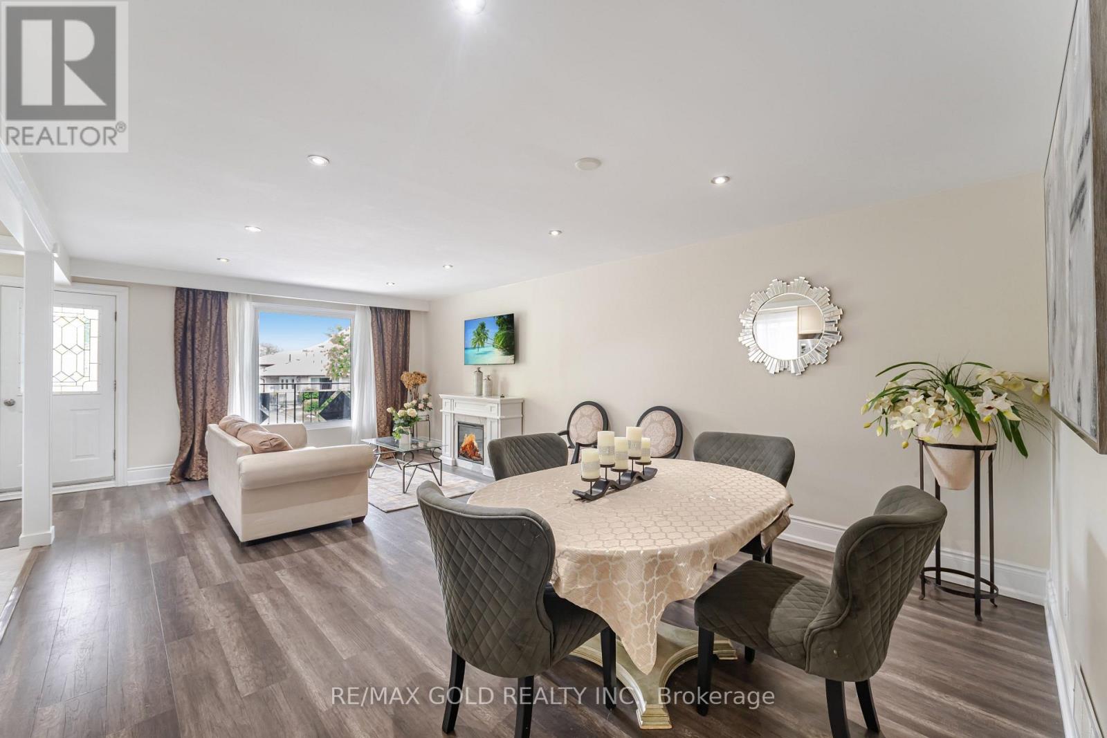 774 Eaglemount Crescent, Mississauga, Ontario  L5C 1N9 - Photo 13 - W12169175