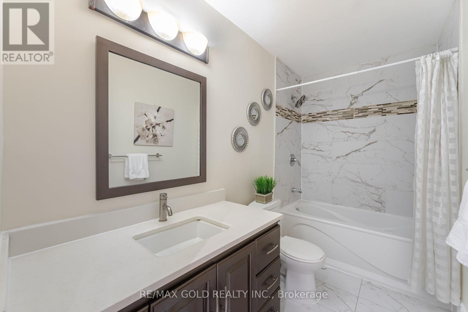 774 Eaglemount Crescent, Mississauga, Ontario  L5C 1N9 - Photo 18 - W12169175