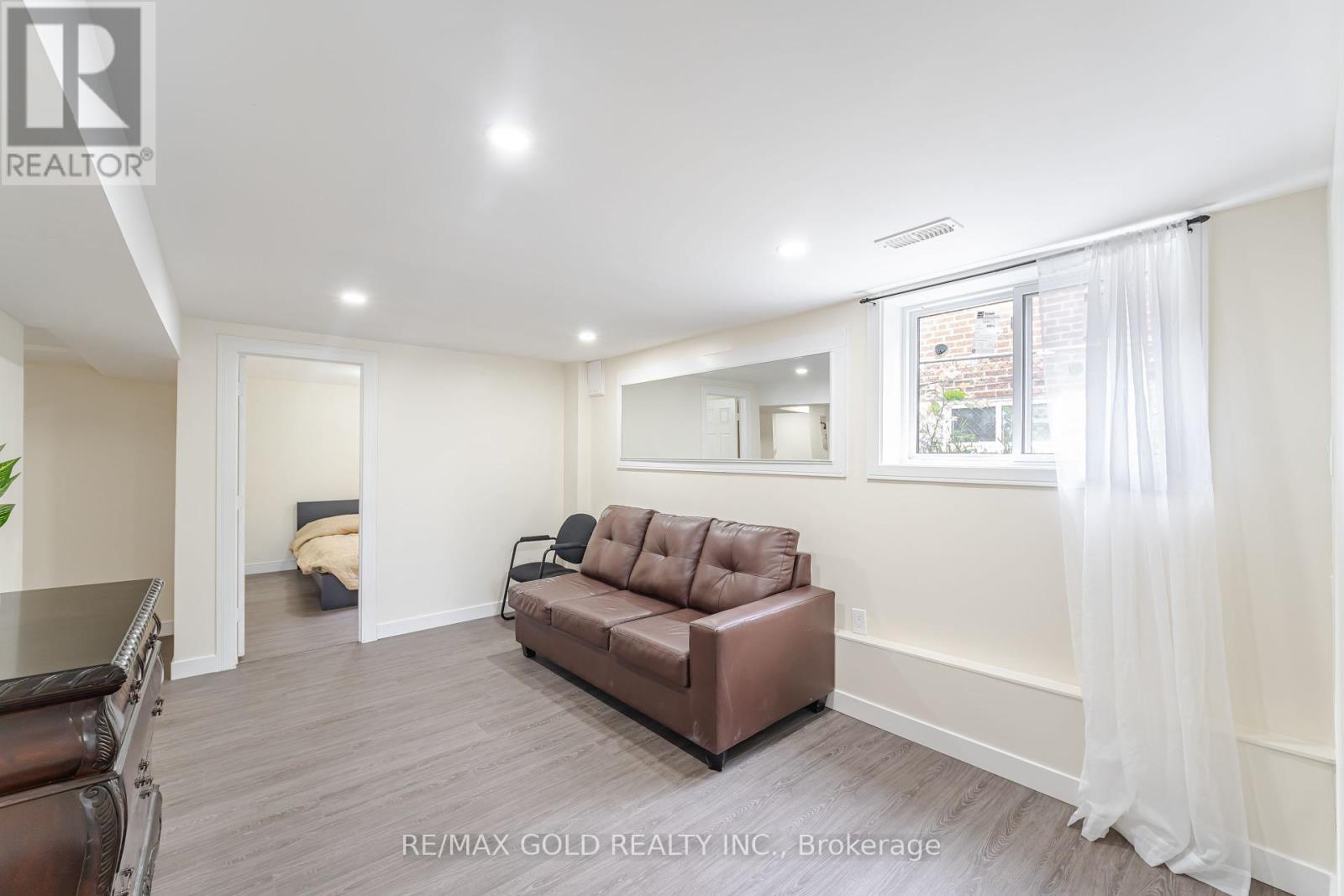 774 Eaglemount Crescent, Mississauga, Ontario  L5C 1N9 - Photo 24 - W12169175