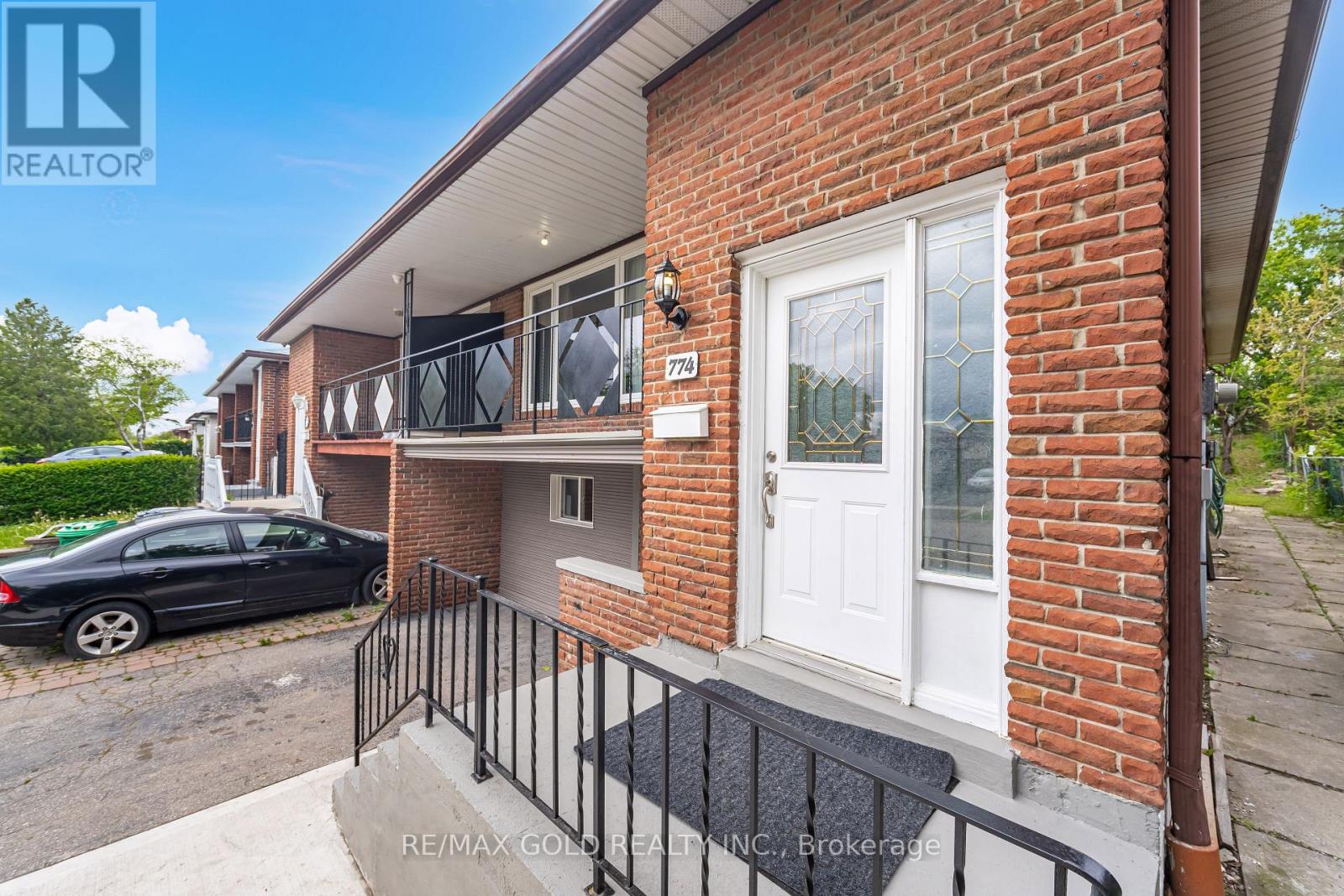 Property at 774 EAGLEMOUNT CRESCENT image 3