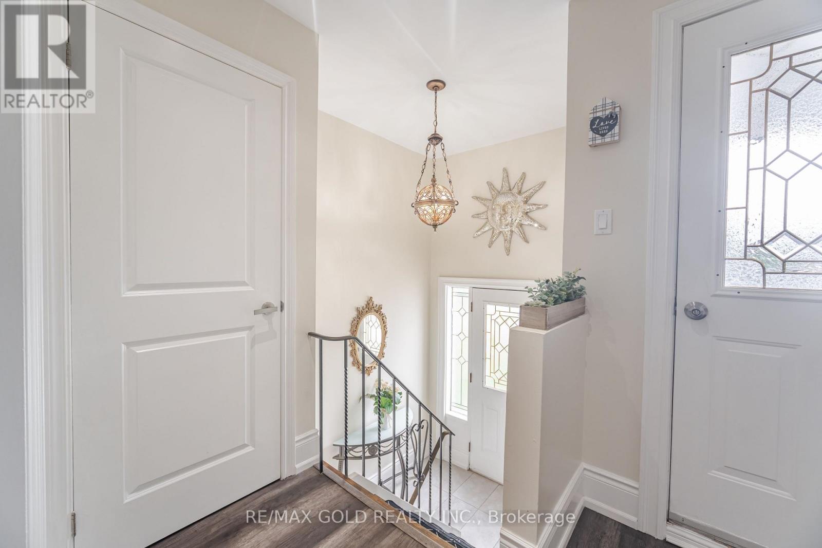 774 Eaglemount Crescent, Mississauga, Ontario  L5C 1N9 - Photo 4 - W12169175