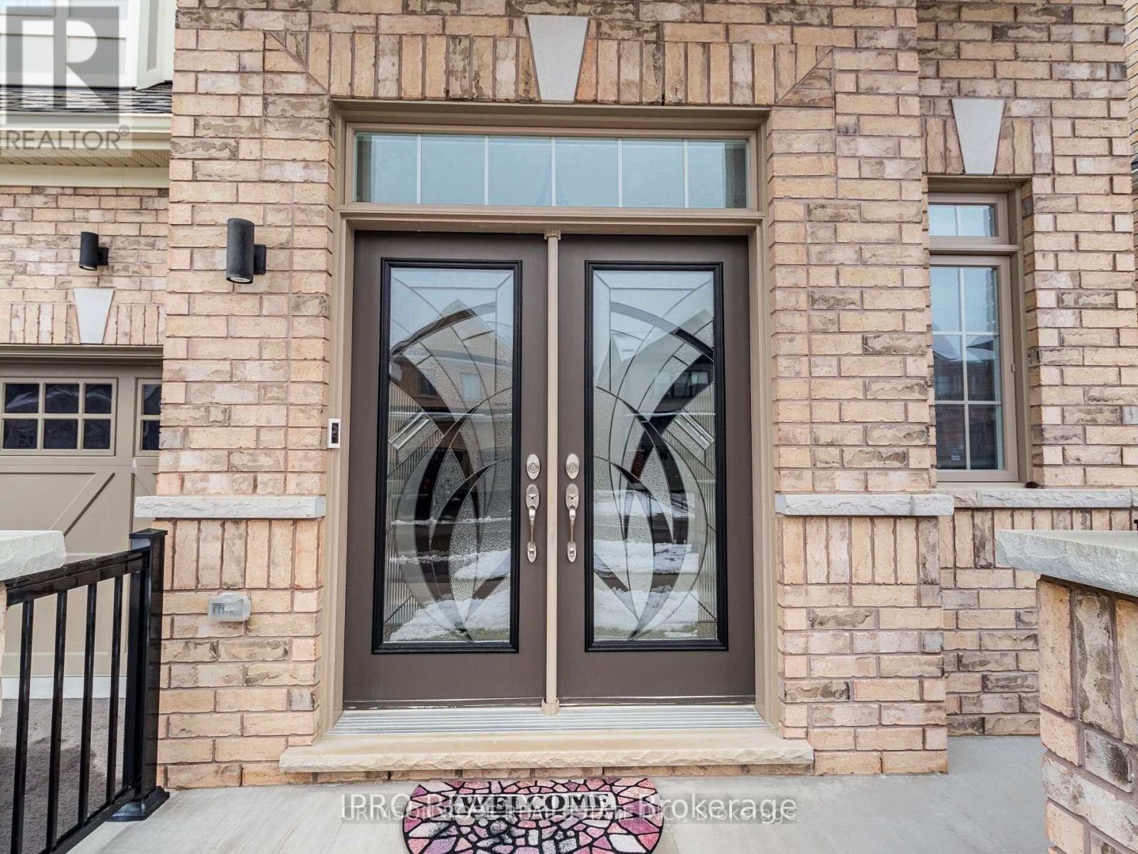 32 Pietrowski Drive, Georgina, Ontario  L4P 0J7 - Photo 2 - N12162337