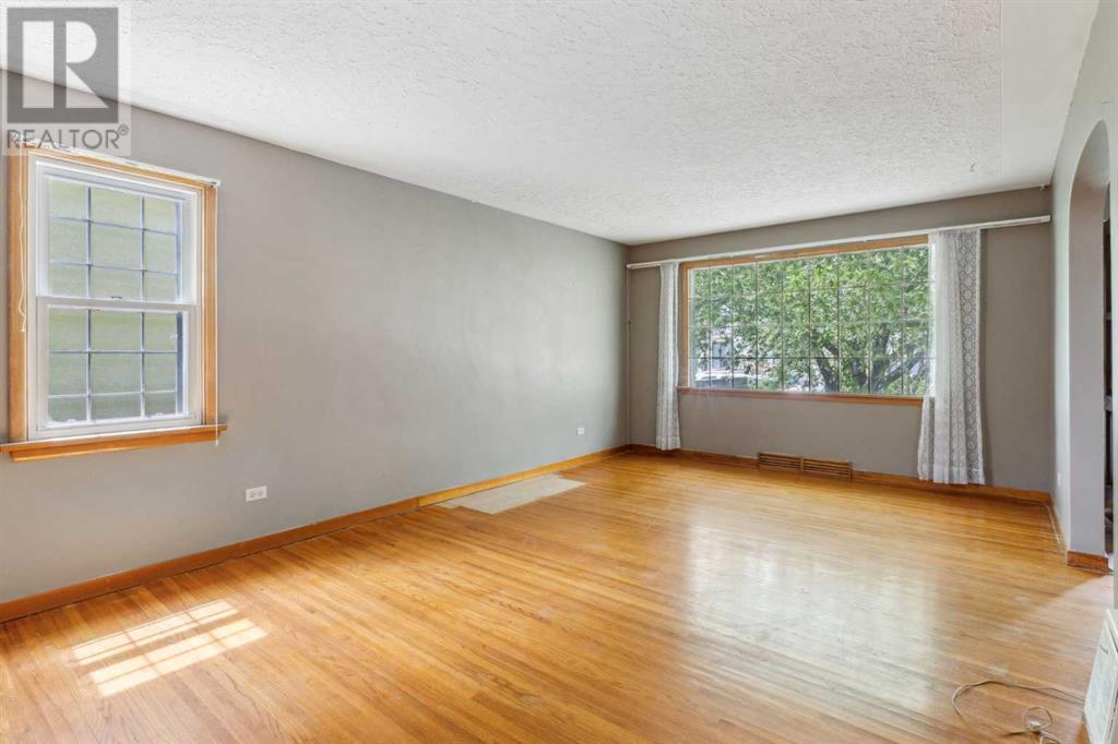 1730 32 Street Sw, Calgary, Alberta  T3C 1N5 - Photo 3 - A2224109