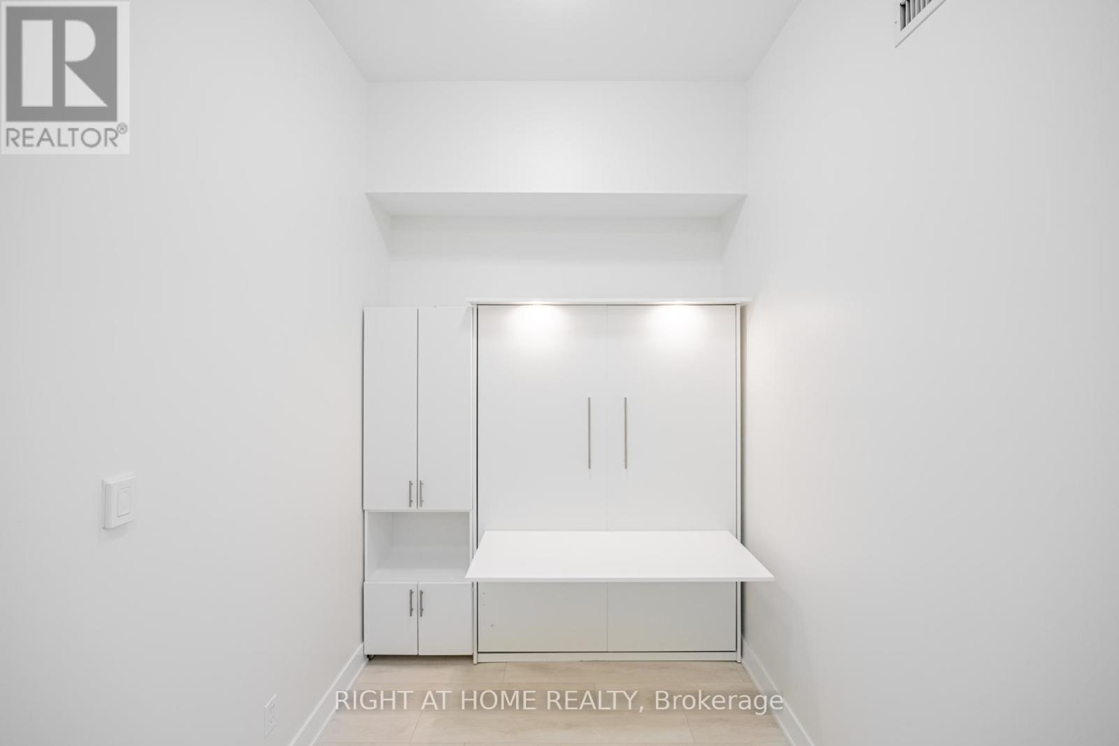 451 - 2485 Taunton Road, Oakville, Ontario  L6H 7R6 - Photo 5 - W12171720