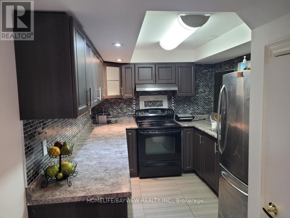 45 Summitgreen Crescent, Brampton, Ontario  L6R 0T4 - Photo 4 - W12171725