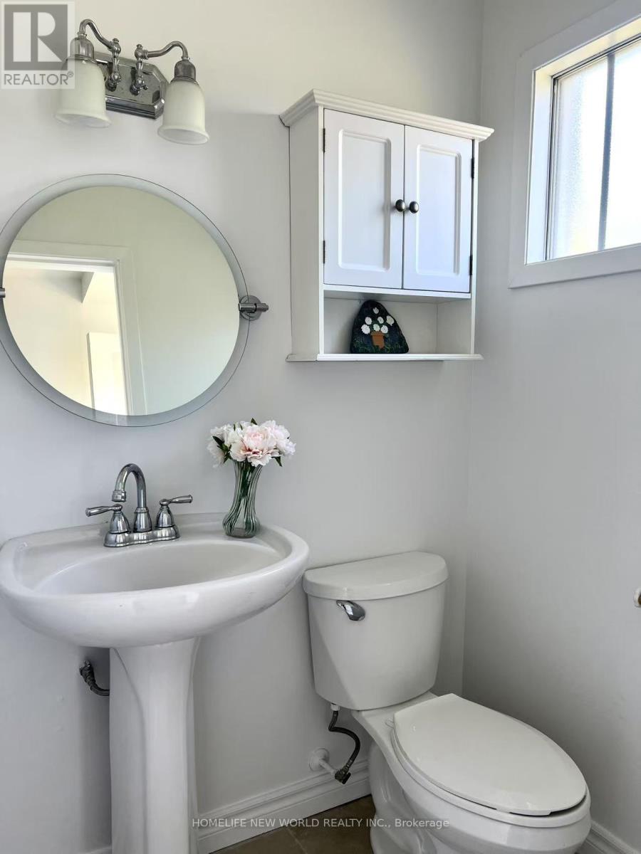 69 Harrington Crescent, Toronto, Ontario  M2M 2Y7 - Photo 7 - C12146555