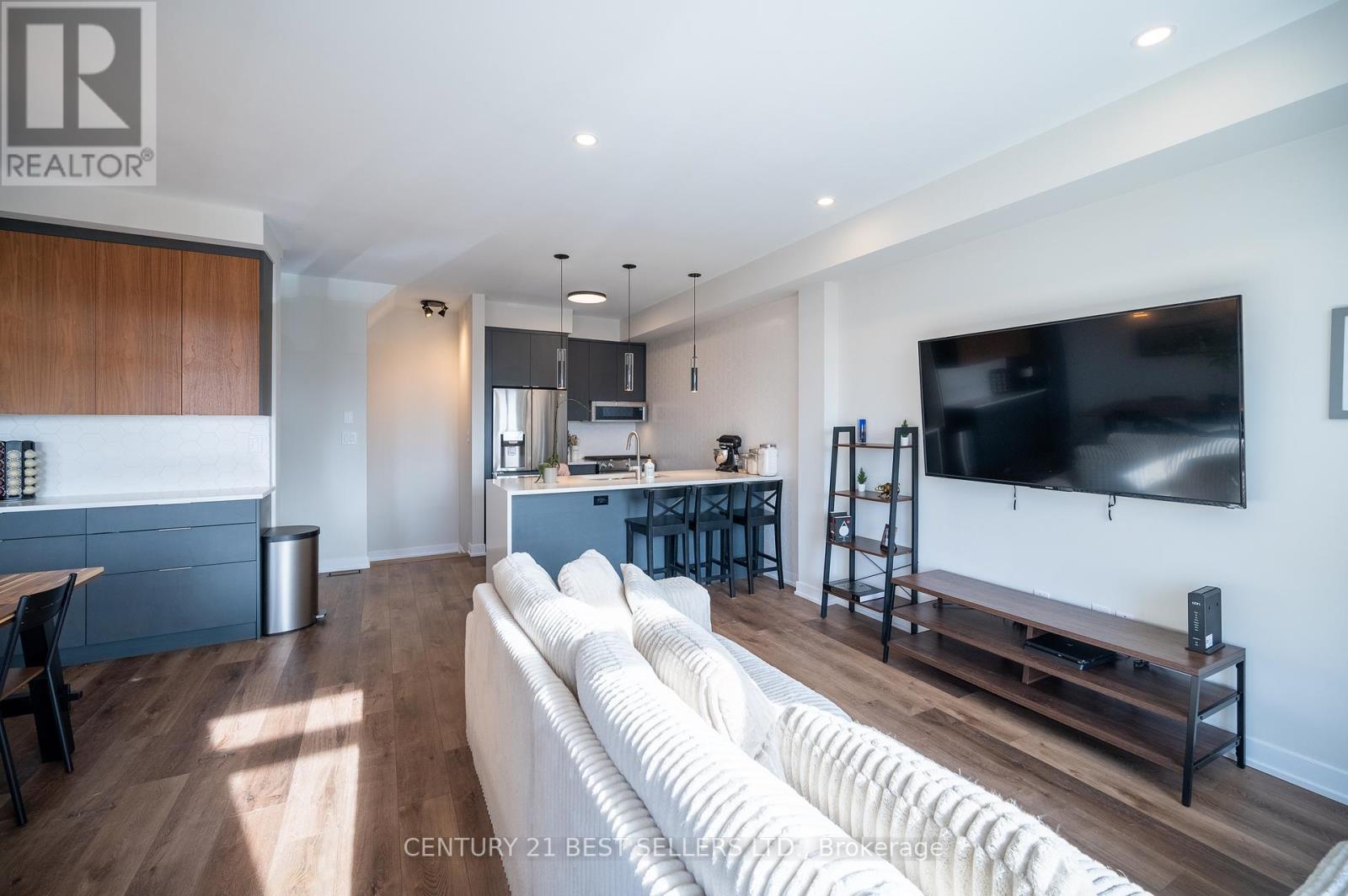 66 - 590 North Service Road, Hamilton (Lakeshore), Ontario  L8E 0K5 - Photo 11 - X12066392