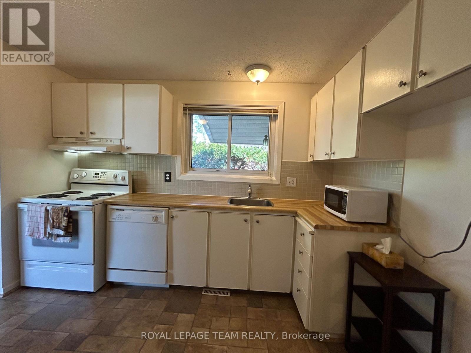 23 Southview Crescent, Ottawa, Ontario  K2E 5R4 - Photo 15 - X12171741